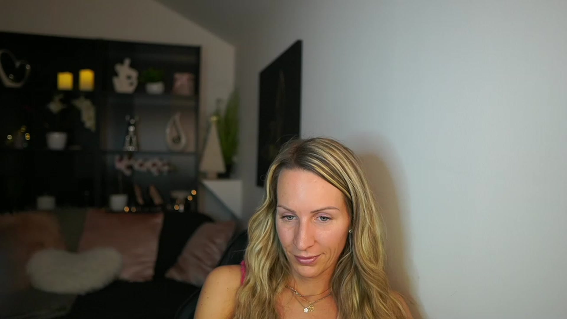 Gallery image thumbnail from Nikki__Sexx__'s myfreecams stream on, 11/29/2023, 24:03 image 17 of 20