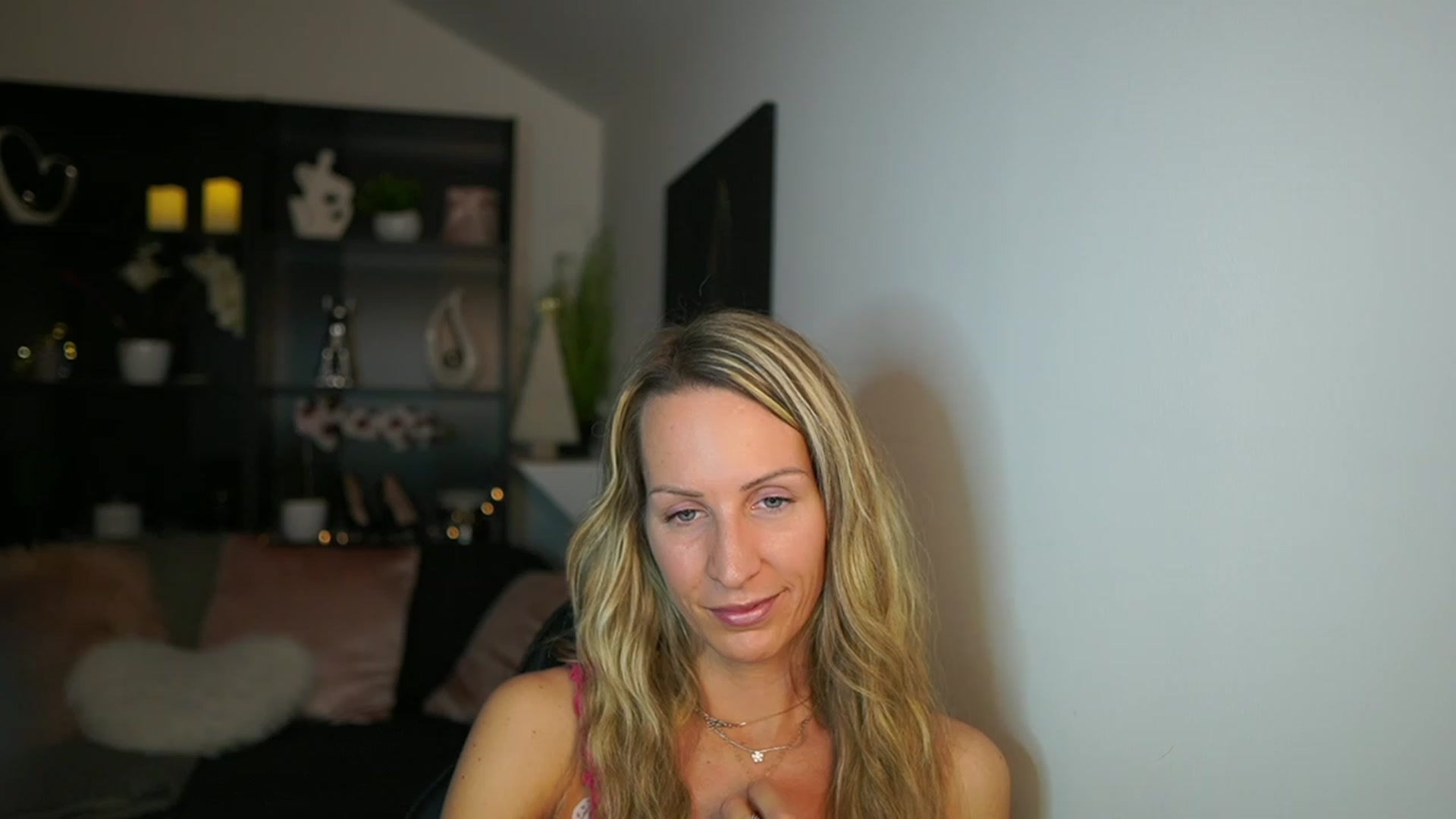 Gallery image thumbnail from Nikki__Sexx__'s myfreecams stream on, 11/29/2023, 24:03 image 8 of 20