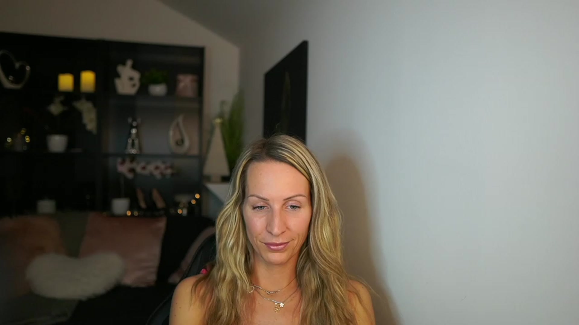 Gallery image thumbnail from Nikki__Sexx__'s myfreecams stream on, 11/29/2023, 24:03 image 1 of 20