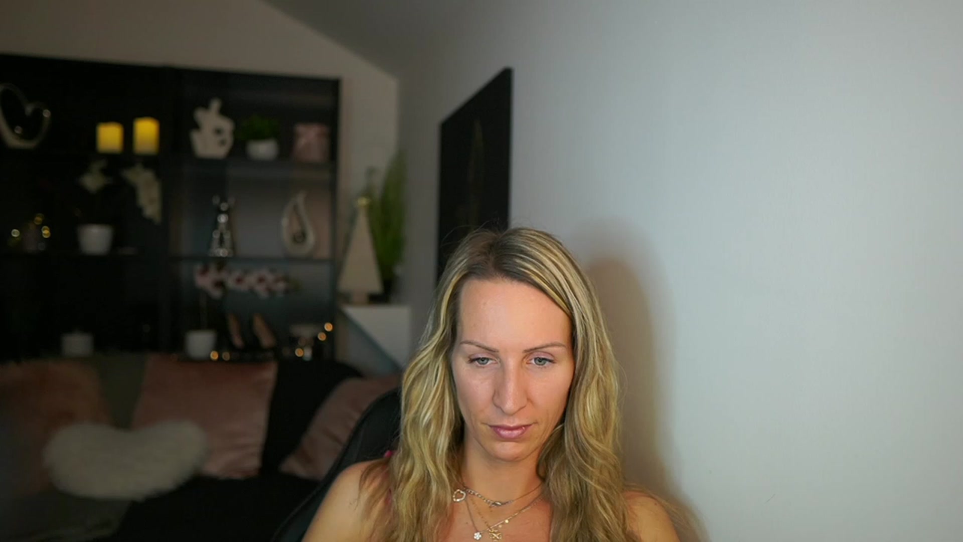 Gallery image thumbnail from Nikki__Sexx__'s myfreecams stream on, 11/29/2023, 24:03 image 3 of 20