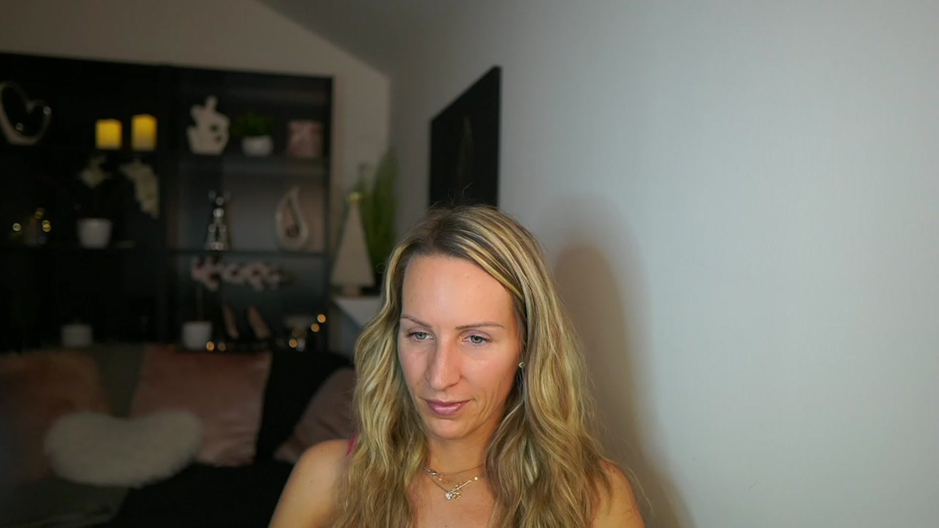 Gallery image thumbnail from Nikki__Sexx__'s myfreecams stream on, 11/29/2023, 24:03 image 15 of 20