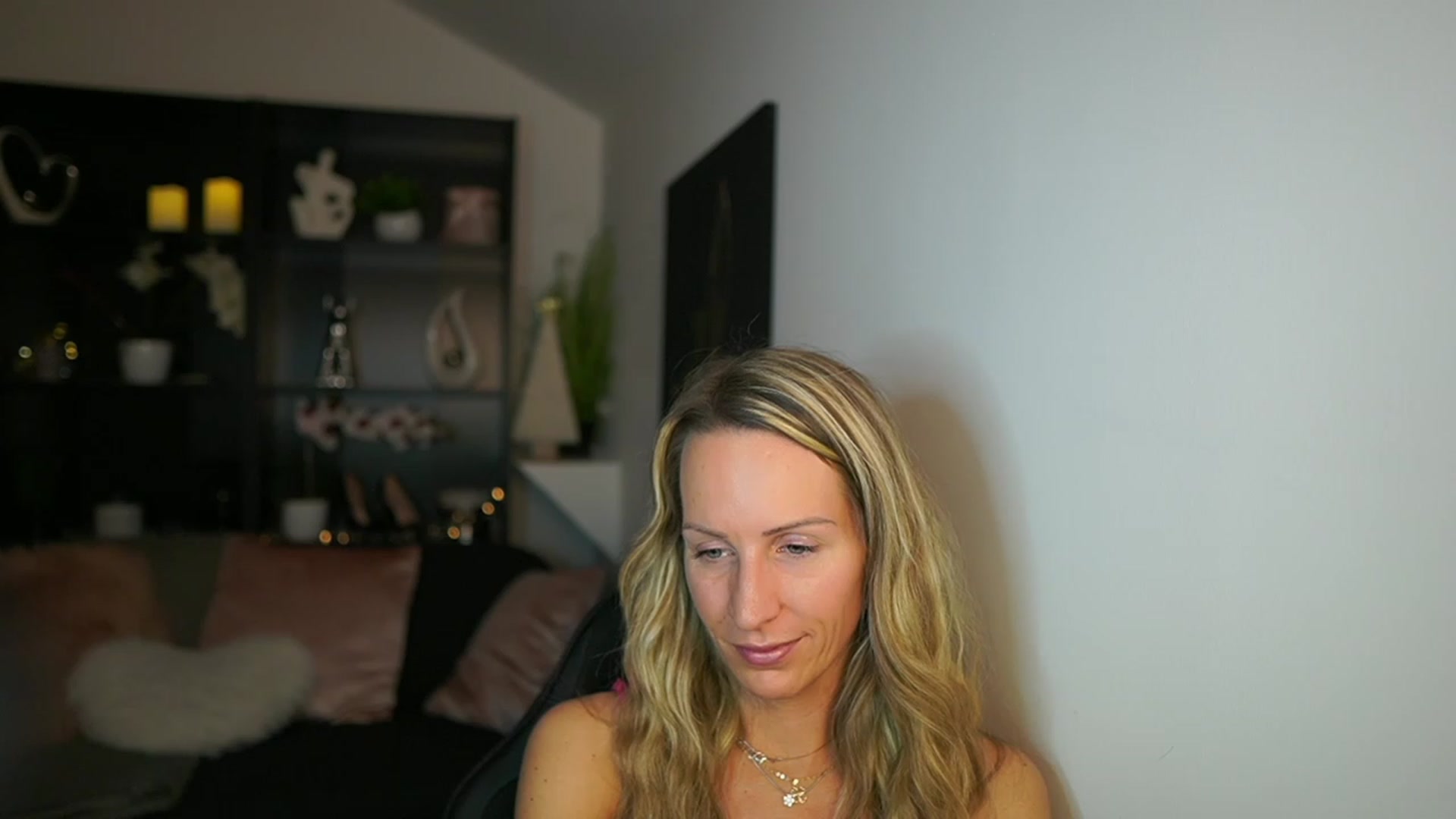 Gallery image thumbnail from Nikki__Sexx__'s myfreecams stream on, 11/29/2023, 24:03 image 14 of 20
