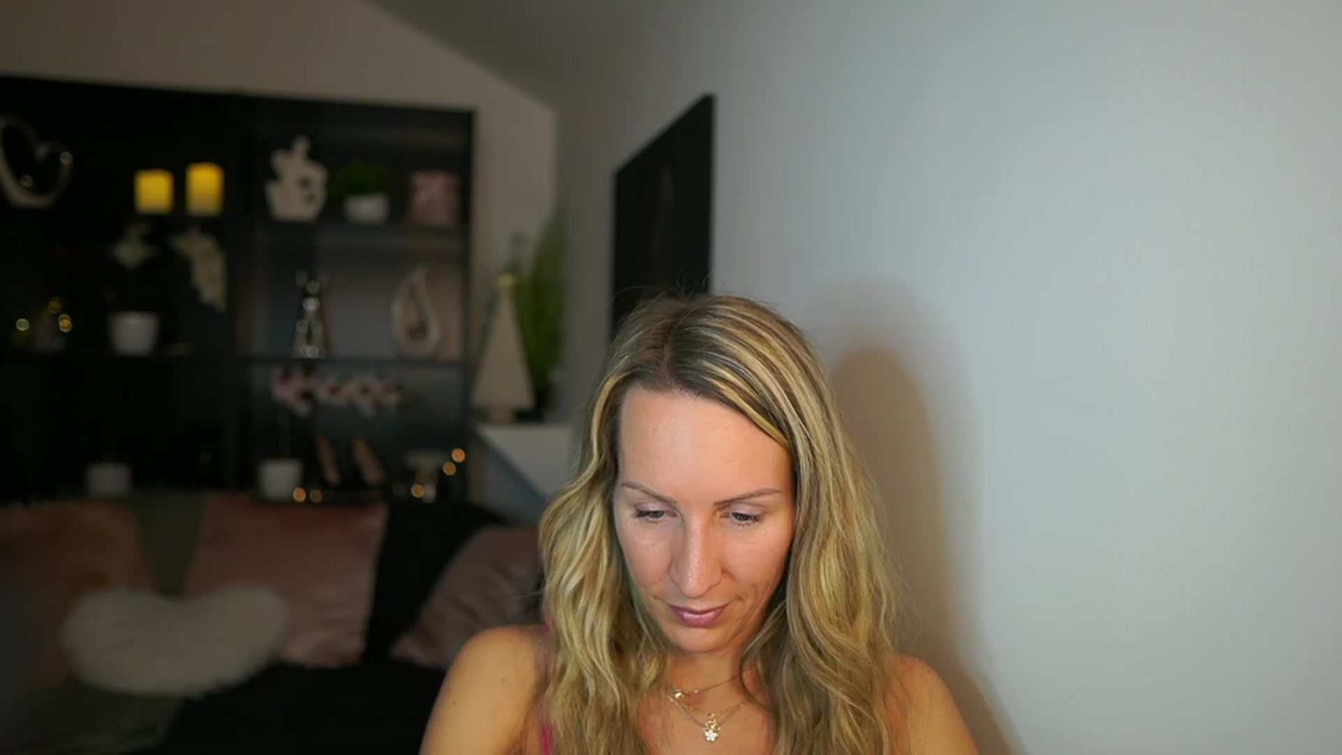 Gallery image thumbnail from Nikki__Sexx__'s myfreecams stream on, 11/29/2023, 24:03 image 12 of 20