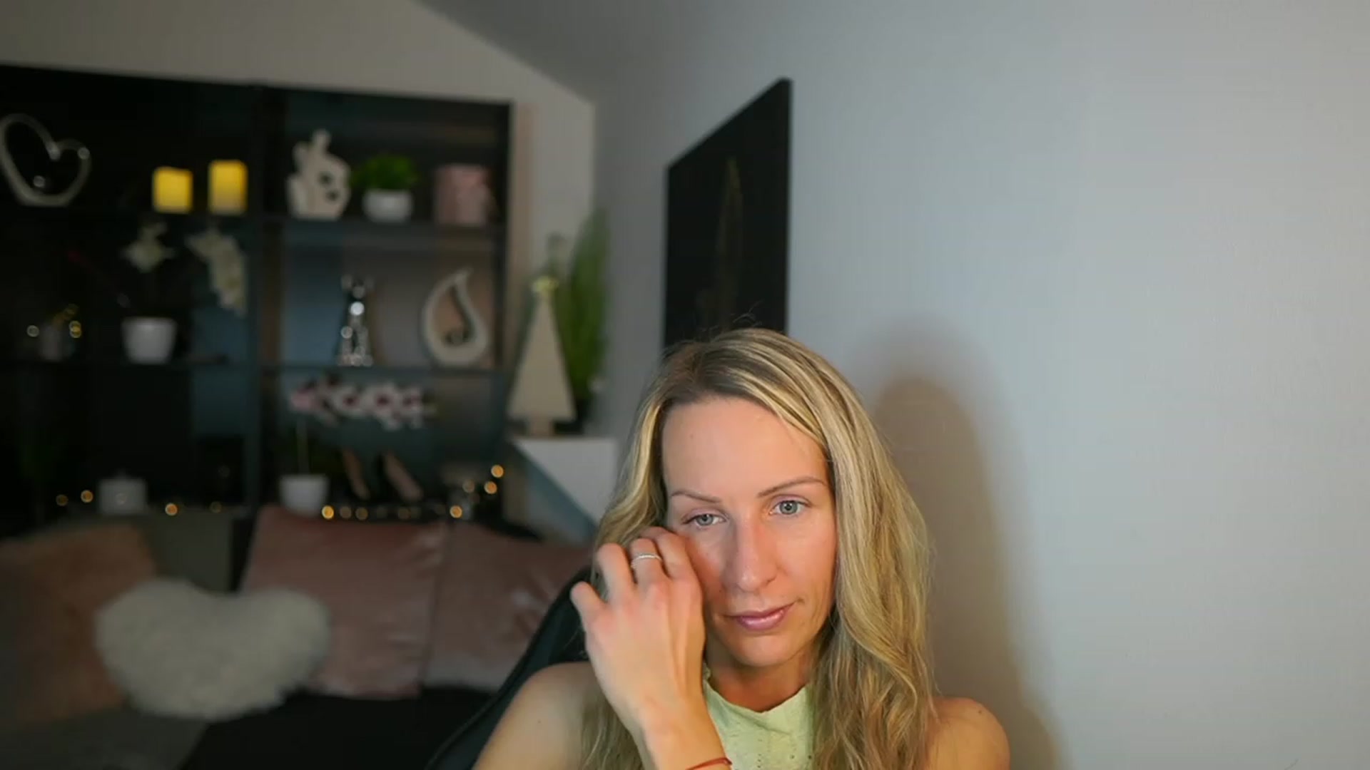 Gallery image thumbnail from Nikki__Sexx__'s myfreecams stream on, 11/30/2023, 20:05 image 6 of 20