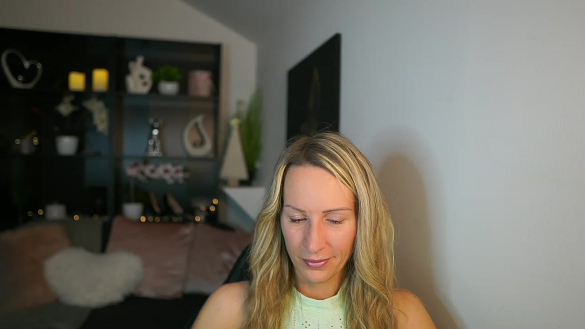 Gallery image thumbnail from Nikki__Sexx__'s myfreecams stream on, 11/30/2023, 20:05 image 4 of 20