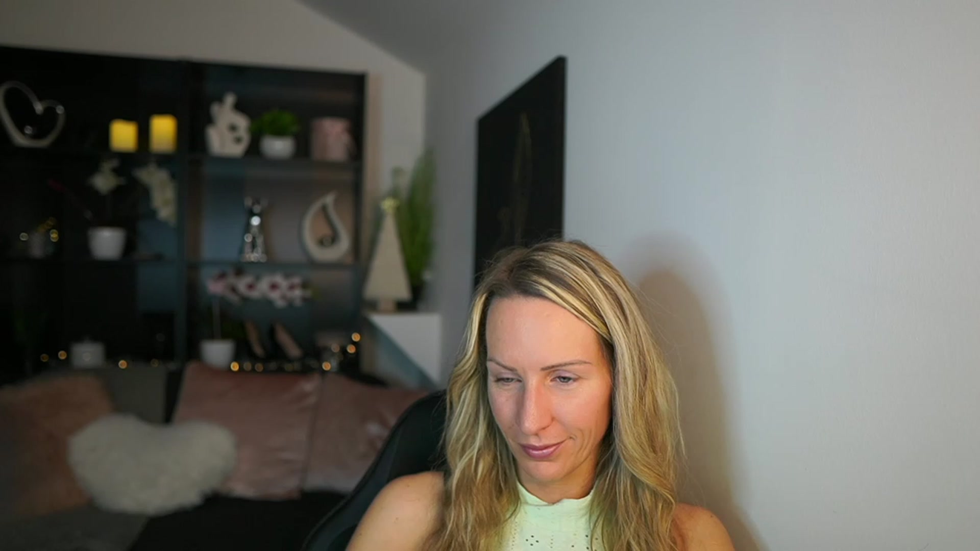 Gallery image thumbnail from Nikki__Sexx__'s myfreecams stream on, 11/30/2023, 20:05 image 18 of 20