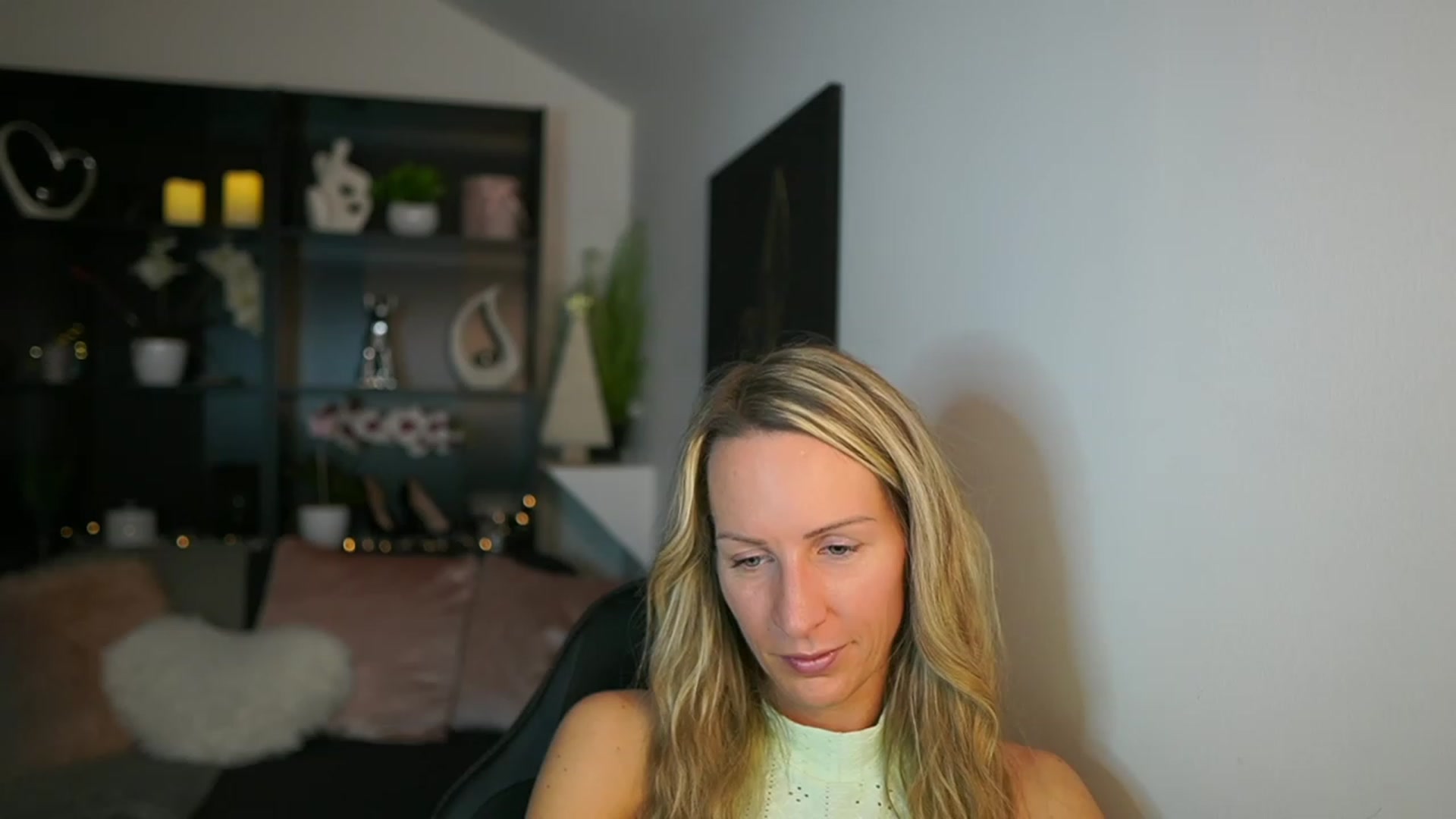 Gallery image thumbnail from Nikki__Sexx__'s myfreecams stream on, 11/30/2023, 20:05 image 16 of 20