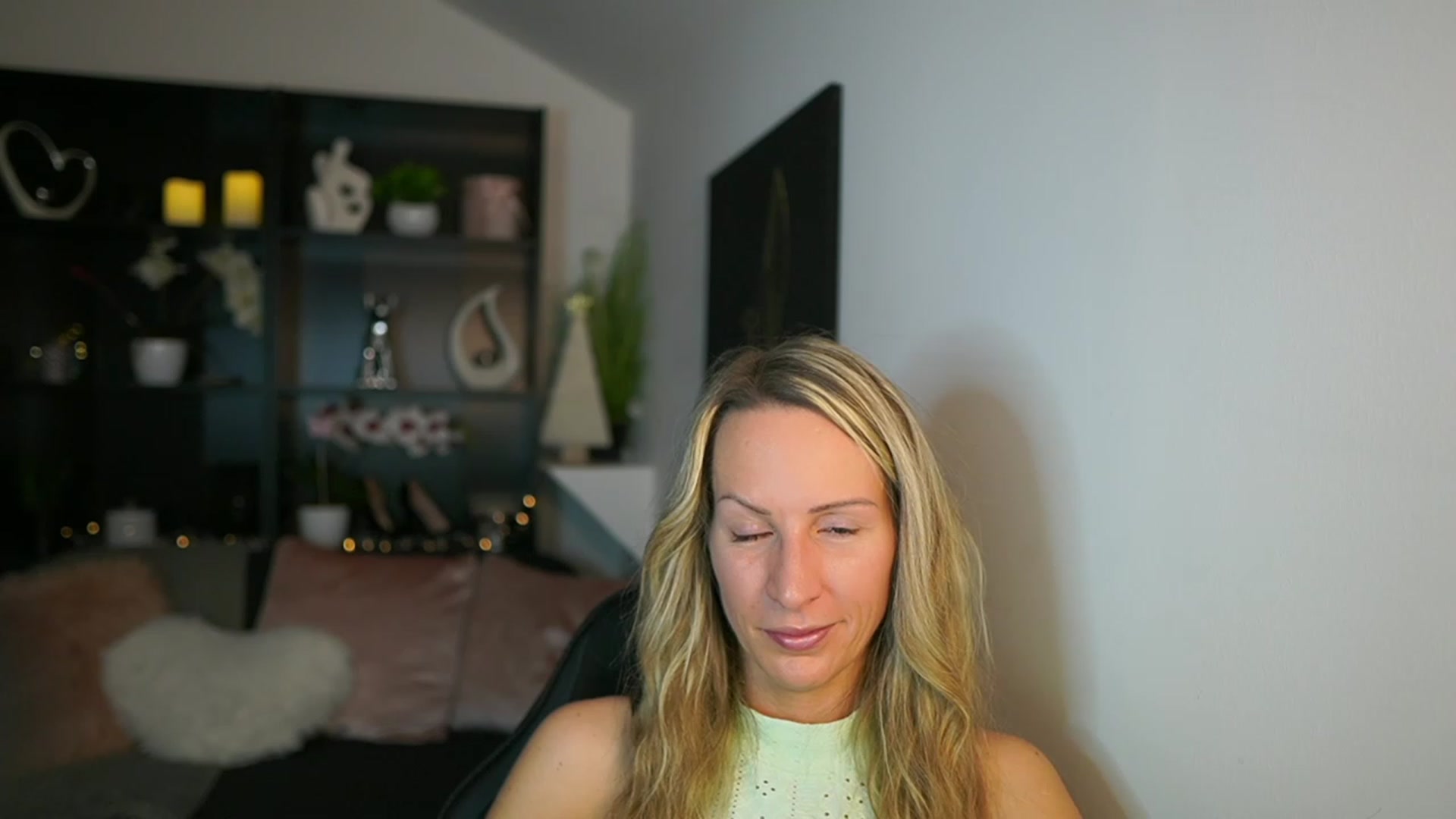 Gallery image thumbnail from Nikki__Sexx__'s myfreecams stream on, 11/30/2023, 20:05 image 15 of 20