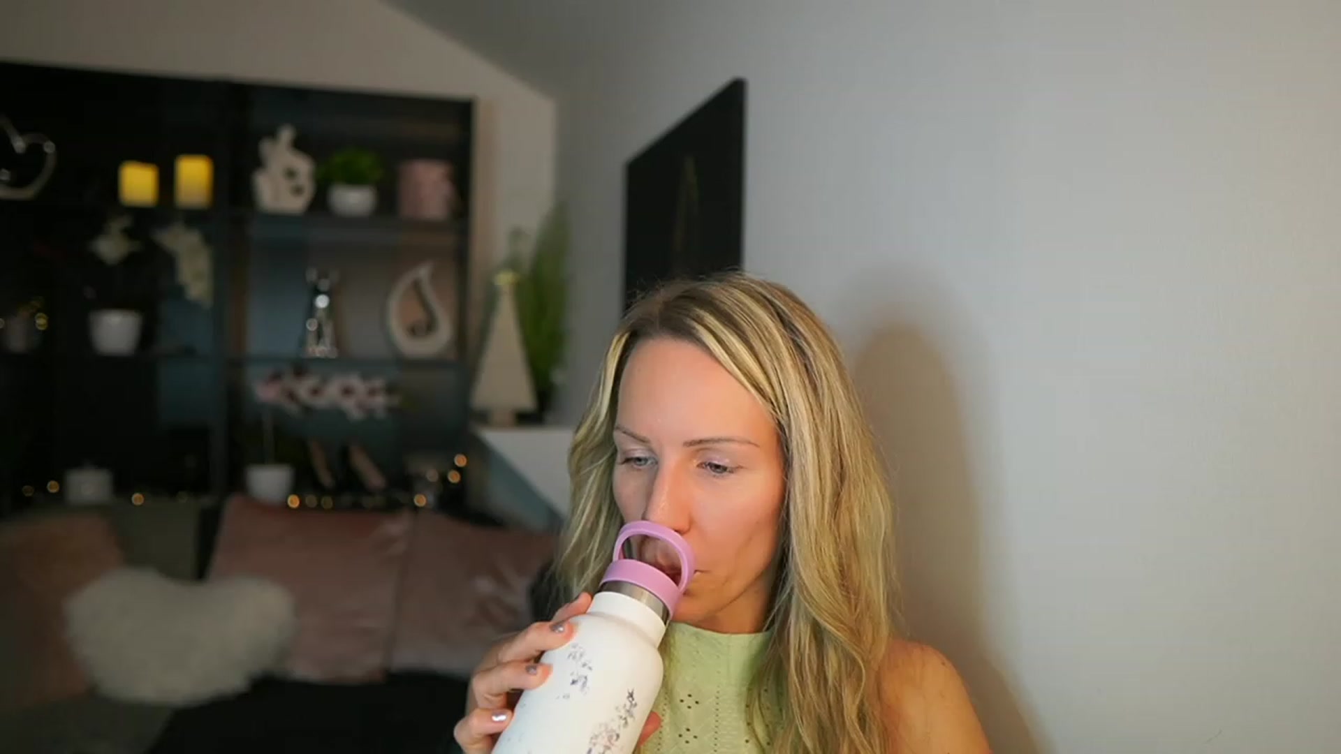 Gallery image thumbnail from Nikki__Sexx__'s myfreecams stream on, 11/30/2023, 21:15 image 9 of 20