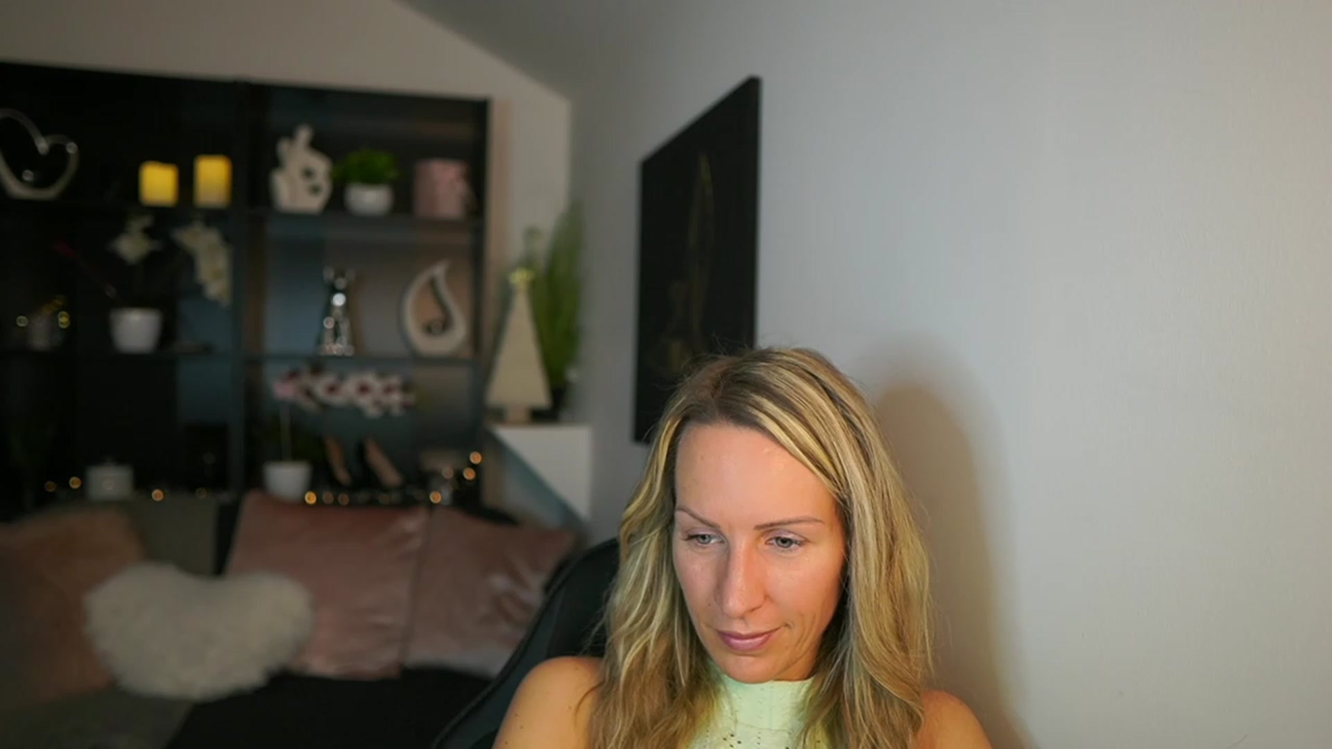 Gallery image thumbnail from Nikki__Sexx__'s myfreecams stream on, 11/30/2023, 21:15 image 6 of 20