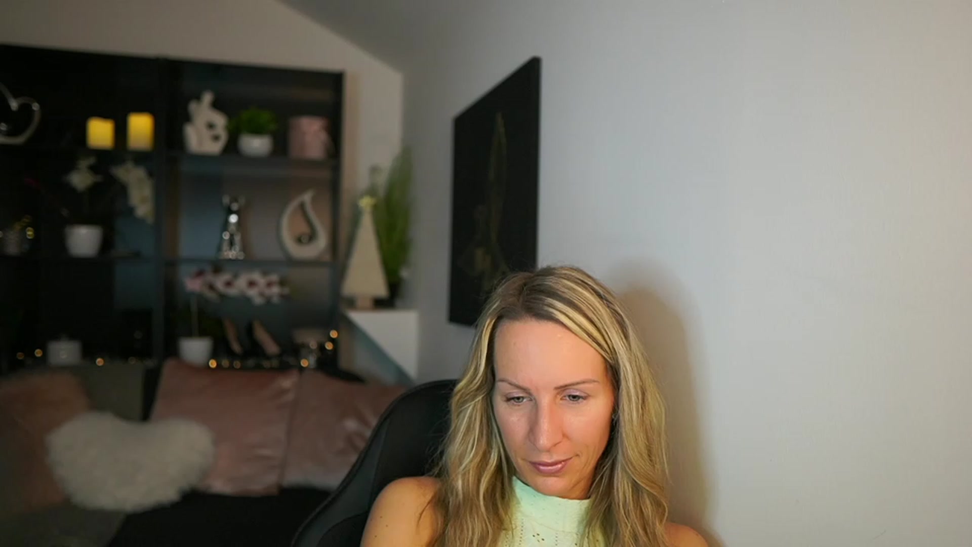 Gallery image thumbnail from Nikki__Sexx__'s myfreecams stream on, 11/30/2023, 21:15 image 15 of 20