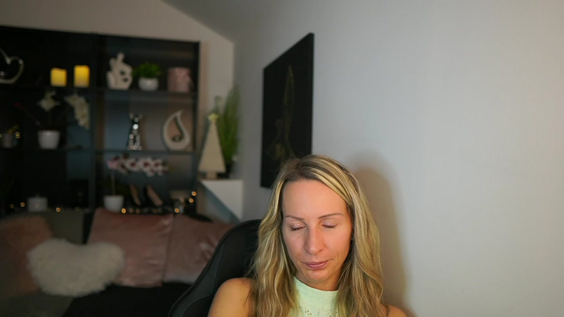 Gallery image thumbnail from Nikki__Sexx__'s myfreecams stream on, 11/30/2023, 21:15 image 16 of 20