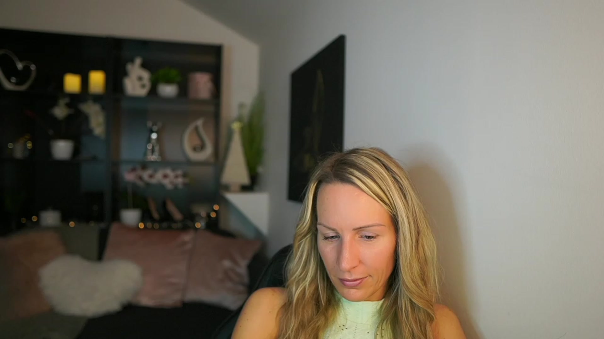 Gallery image thumbnail from Nikki__Sexx__'s myfreecams stream on, 11/30/2023, 21:15 image 5 of 20