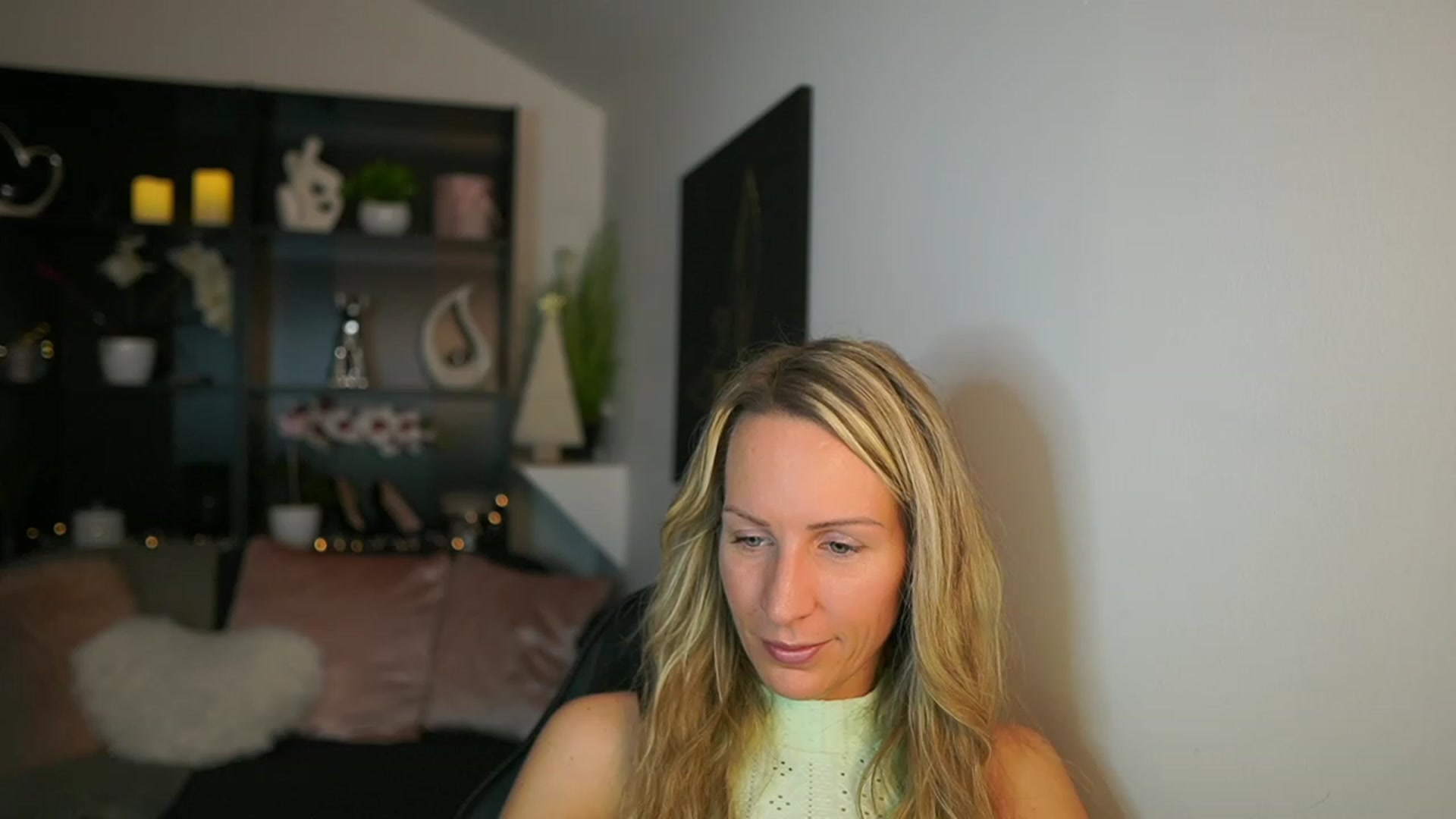 Gallery image thumbnail from Nikki__Sexx__'s myfreecams stream on, 11/30/2023, 21:15 image 7 of 20