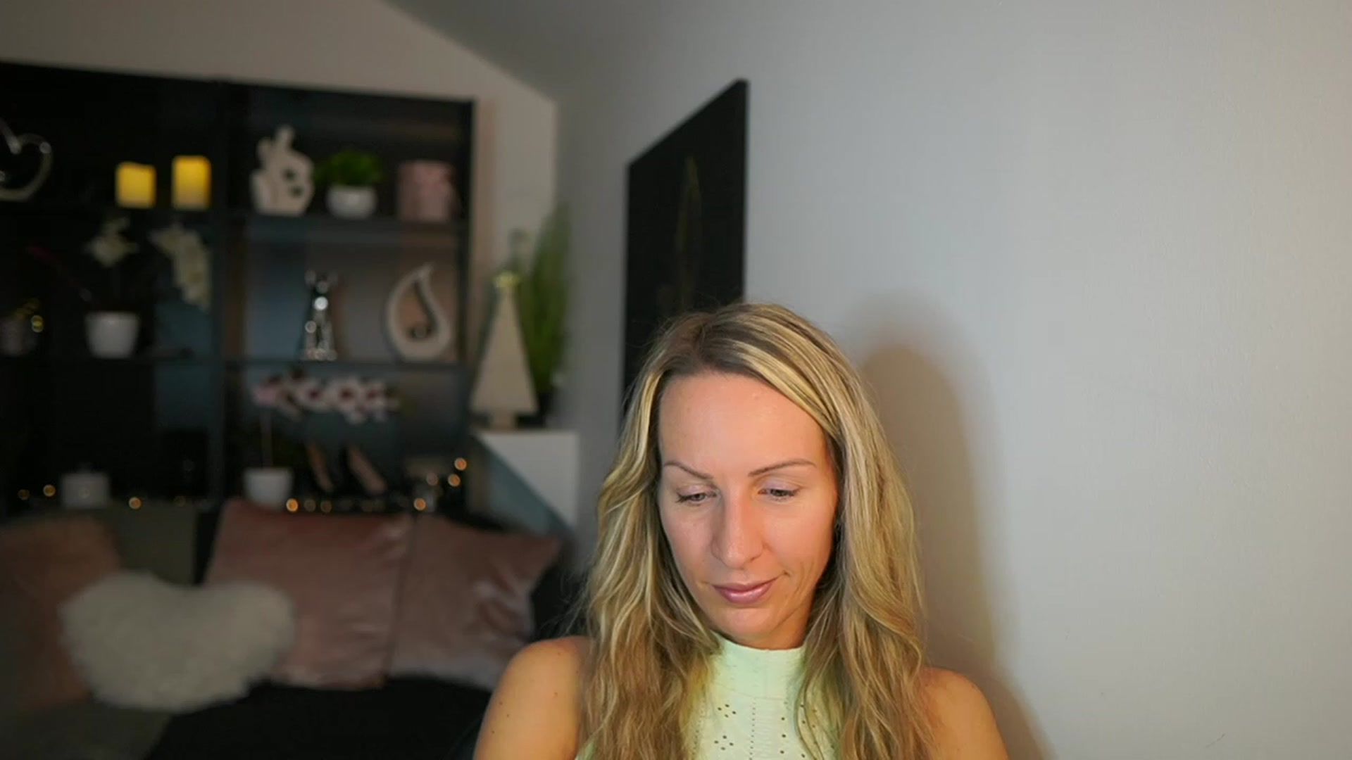 Gallery image thumbnail from Nikki__Sexx__'s myfreecams stream on, 11/30/2023, 21:15 image 19 of 20