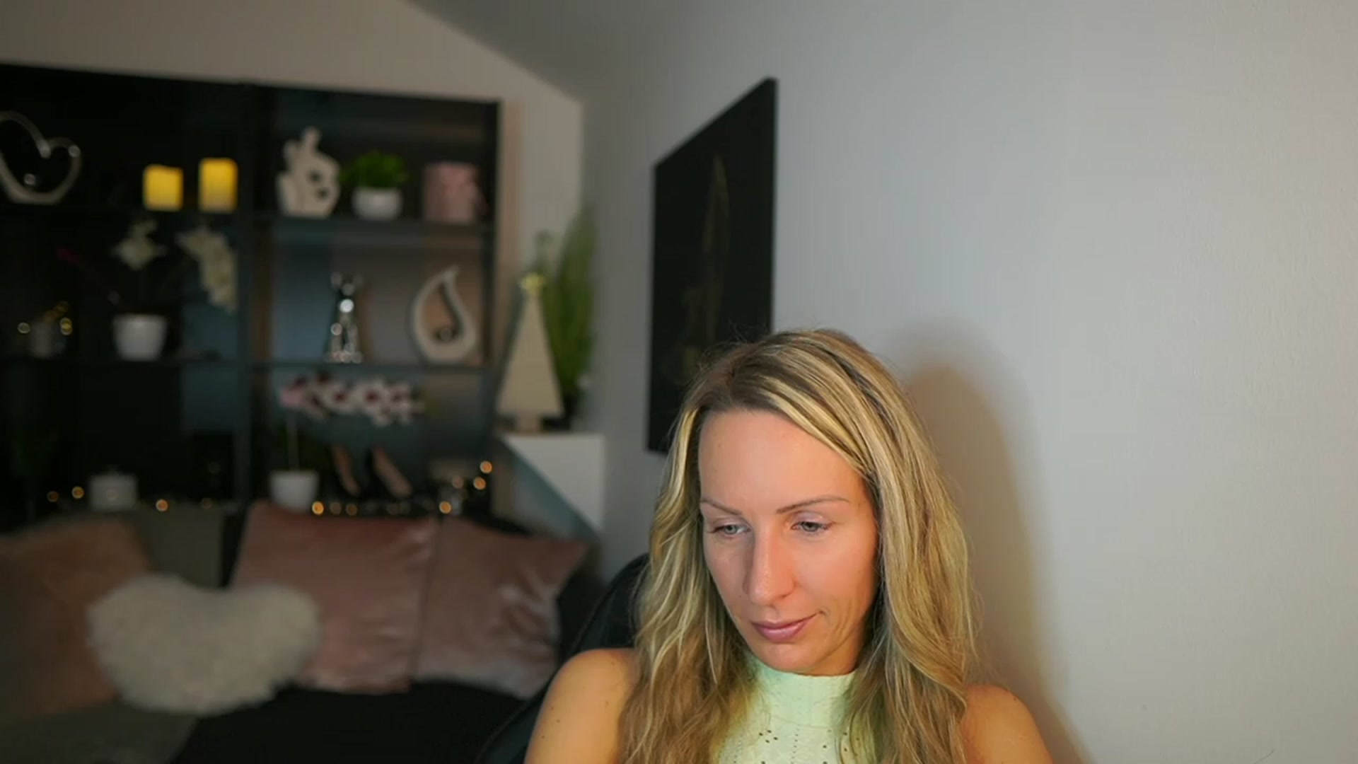 Gallery image thumbnail from Nikki__Sexx__'s myfreecams stream on, 11/30/2023, 21:15 image 4 of 20