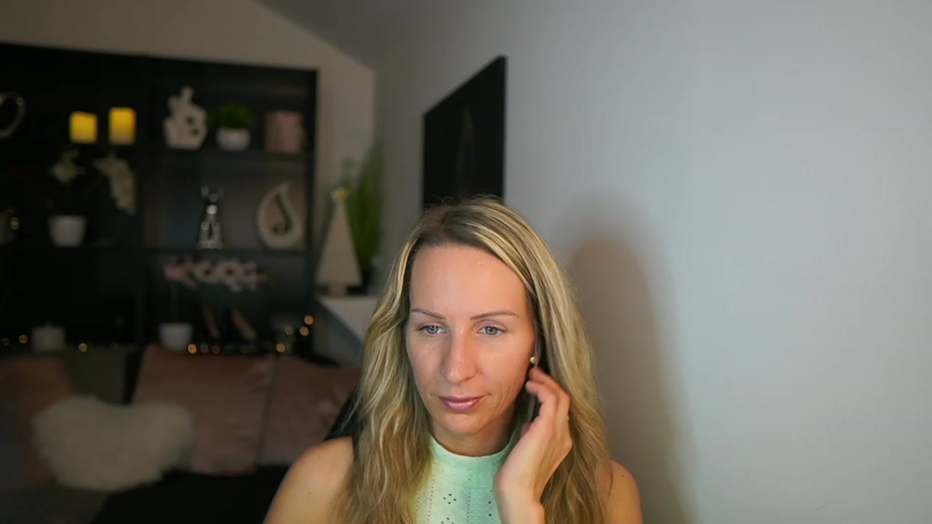 Gallery image thumbnail from Nikki__Sexx__'s myfreecams stream on, 12/01/2023, 24:01 image 7 of 20