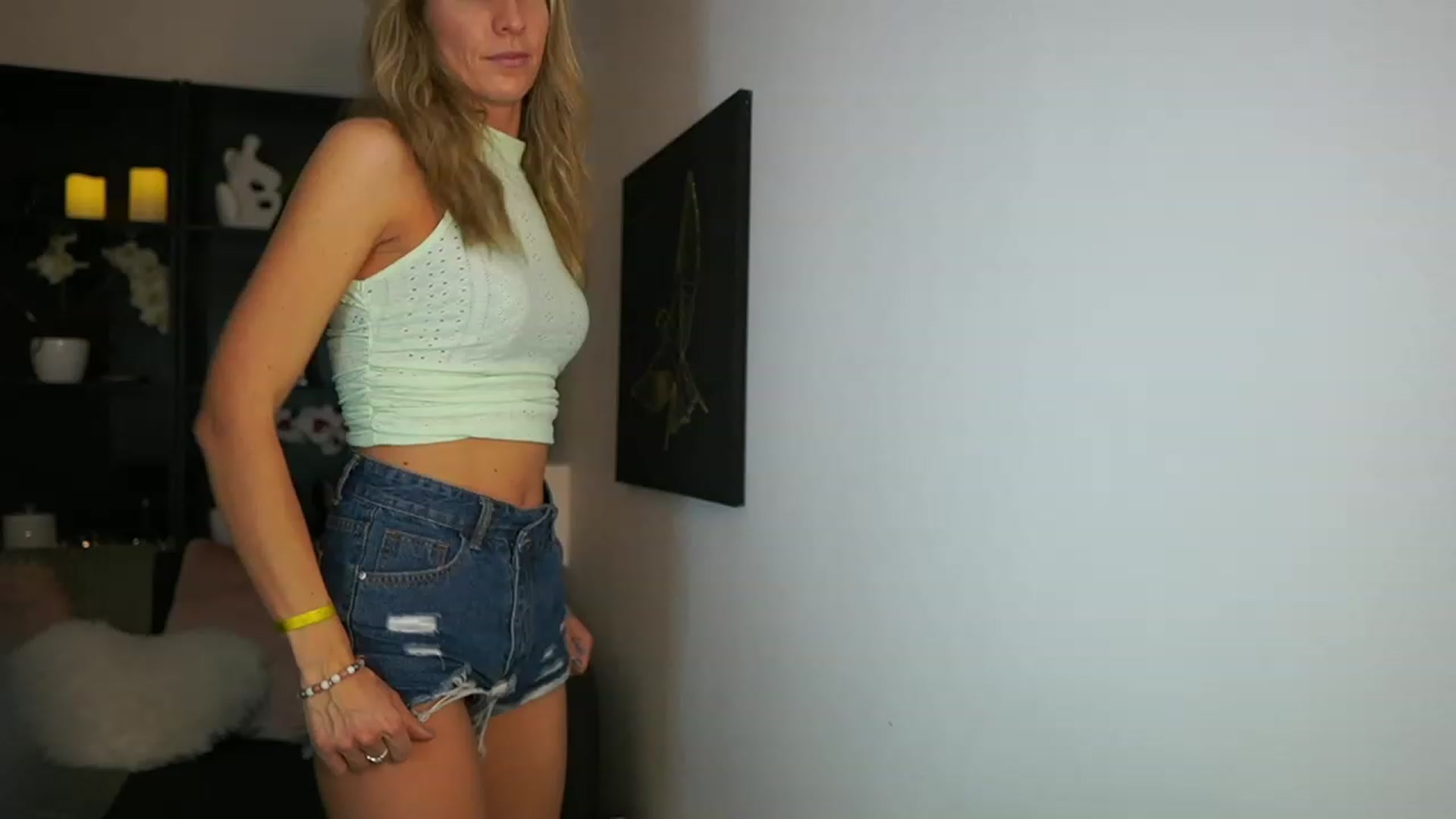 Gallery image thumbnail from Nikki__Sexx__'s myfreecams stream on, 12/01/2023, 24:01 image 19 of 20