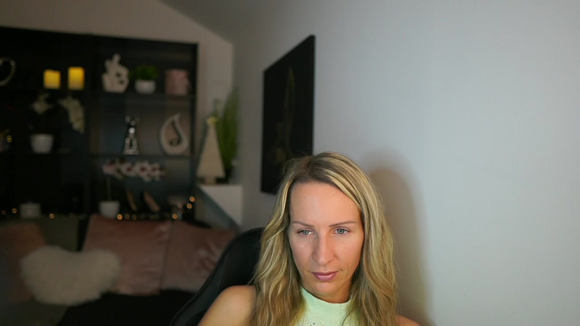 Gallery image thumbnail from Nikki__Sexx__'s myfreecams stream on, 12/01/2023, 24:01 image 5 of 20