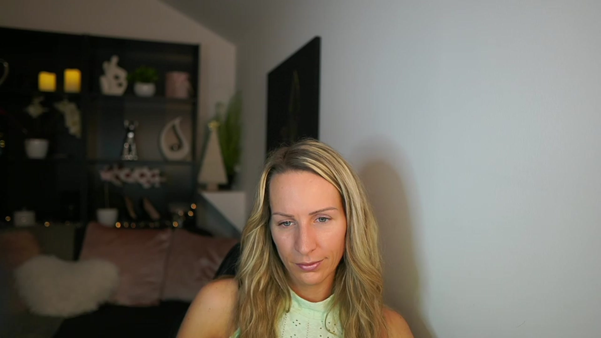 Gallery image thumbnail from Nikki__Sexx__'s myfreecams stream on, 12/01/2023, 24:01 image 11 of 20