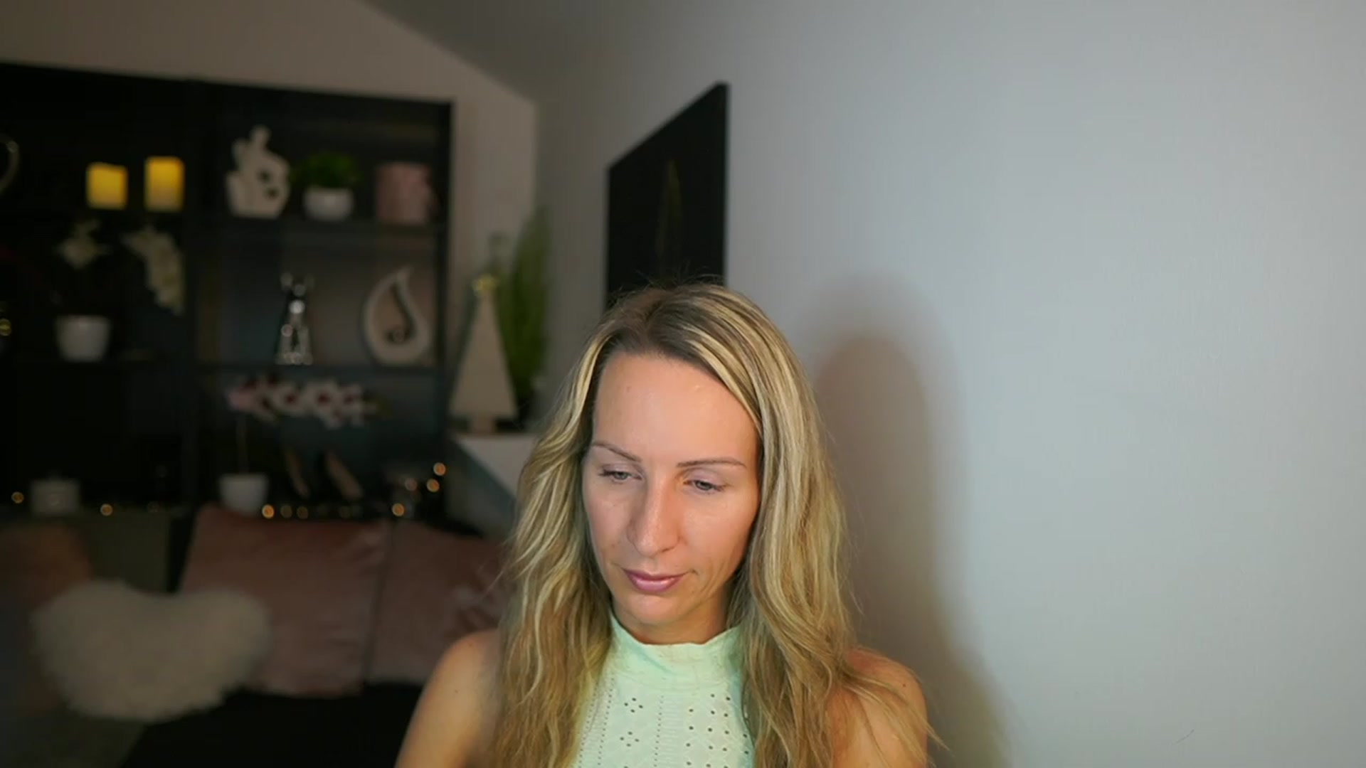 Gallery image thumbnail from Nikki__Sexx__'s myfreecams stream on, 12/01/2023, 24:01 image 17 of 20