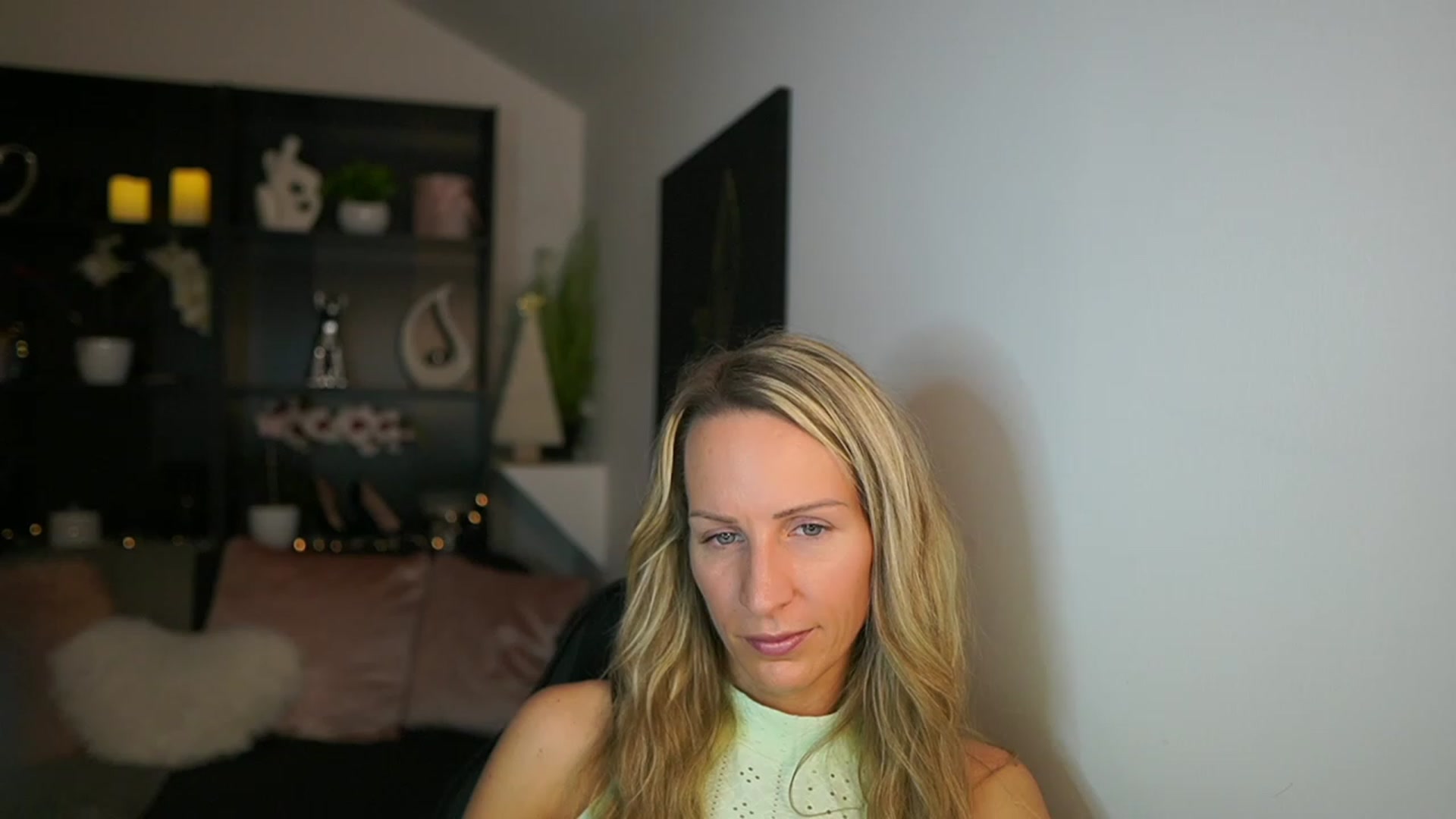 Gallery image thumbnail from Nikki__Sexx__'s myfreecams stream on, 12/01/2023, 24:01 image 4 of 20