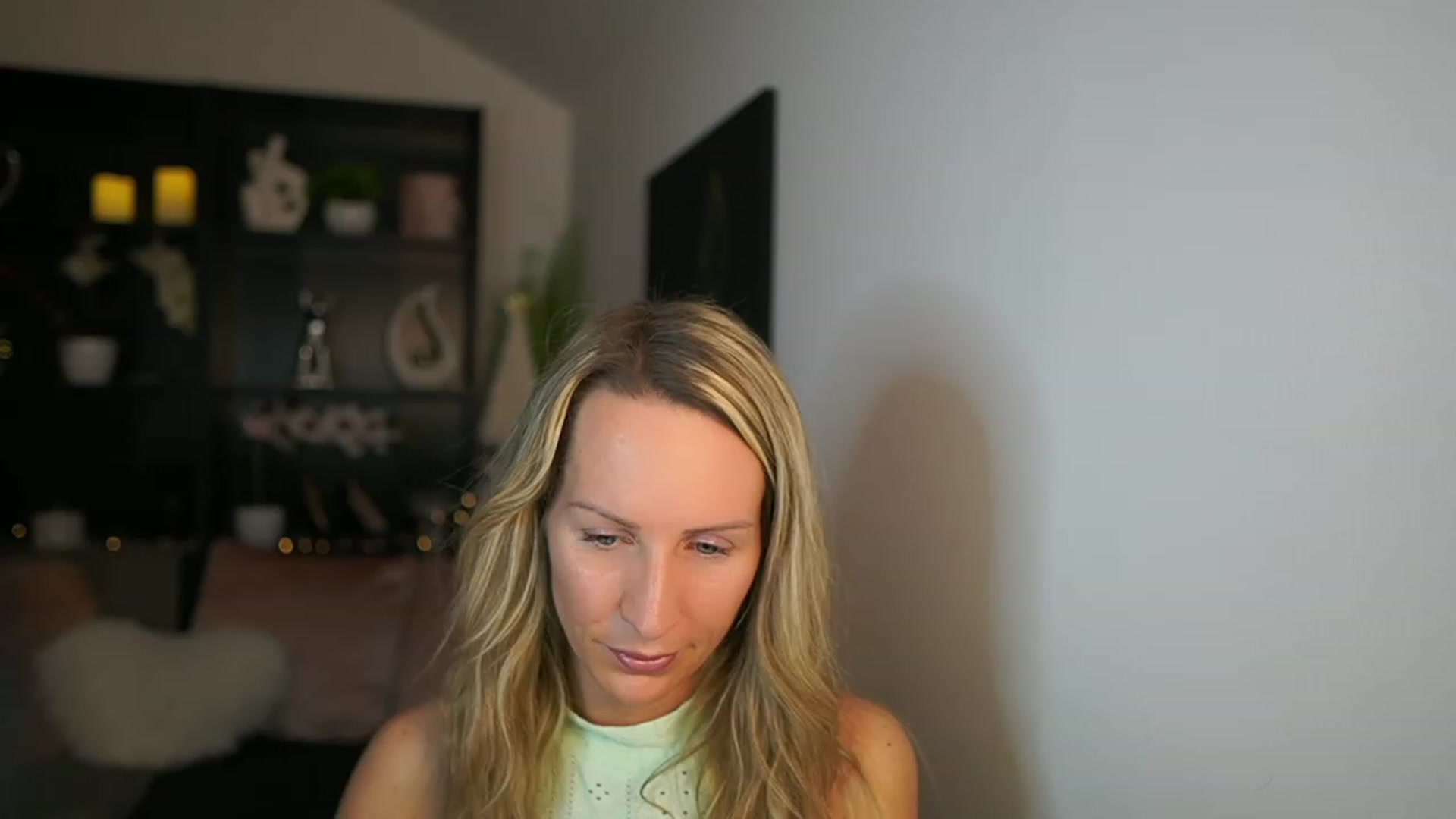 Gallery image thumbnail from Nikki__Sexx__'s myfreecams stream on, 12/01/2023, 24:01 image 14 of 20