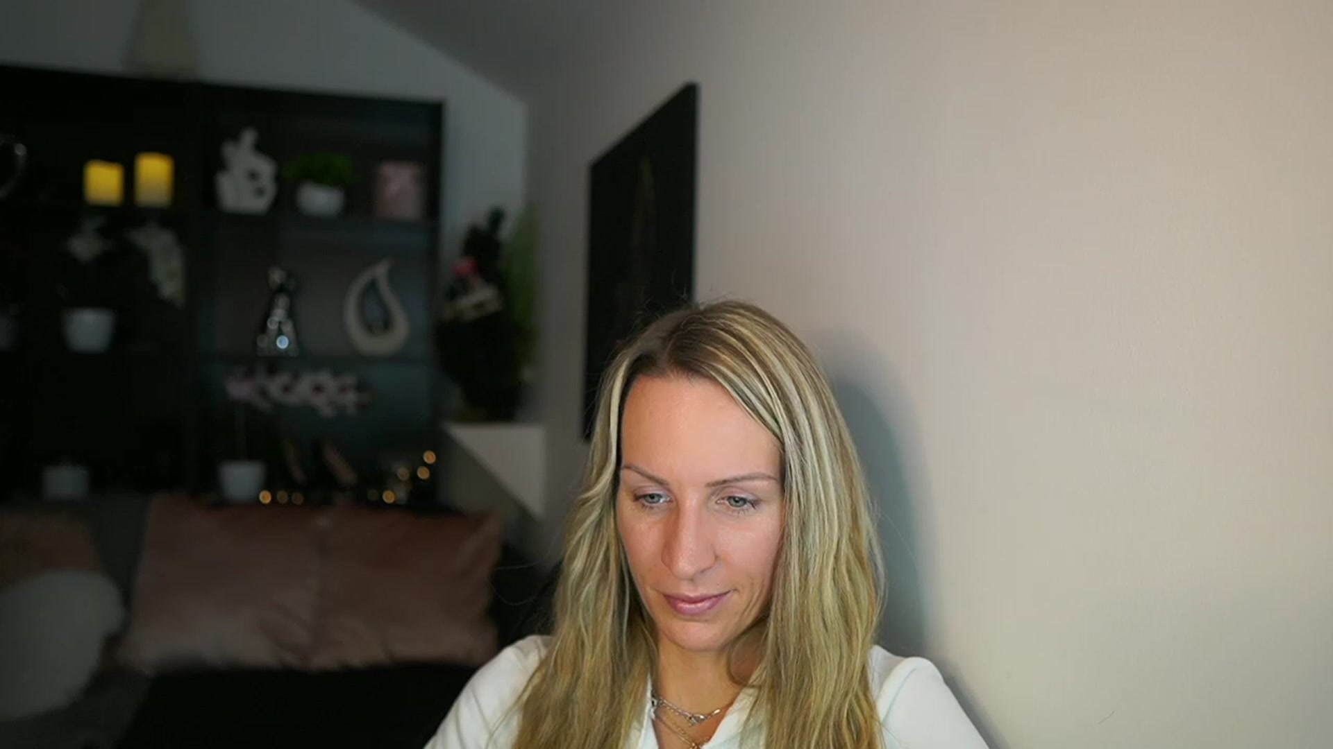Gallery image thumbnail from Nikki__Sexx__'s myfreecams stream on, 12/05/2023, 22:11 image 5 of 20