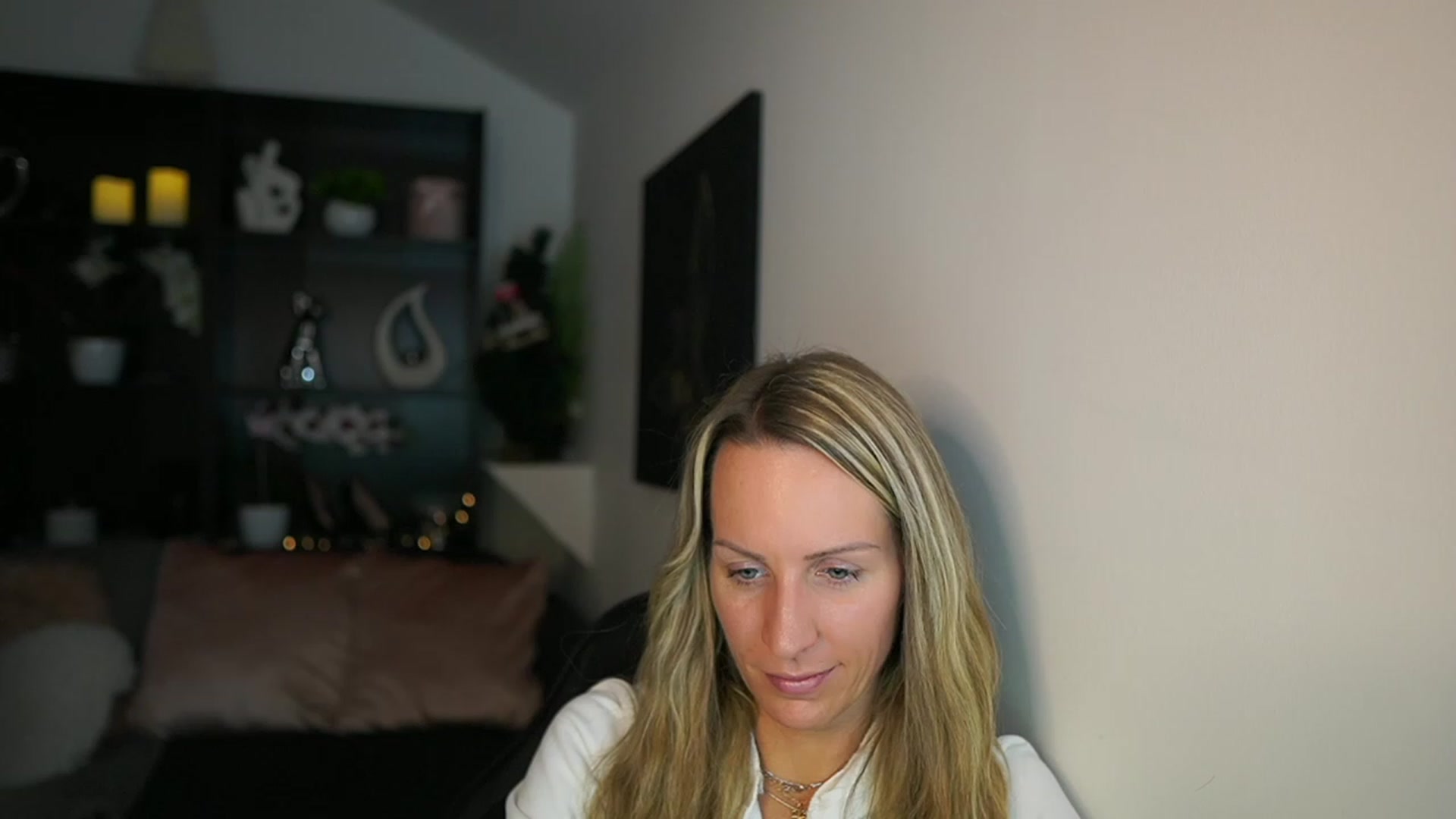 Gallery image thumbnail from Nikki__Sexx__'s myfreecams stream on, 12/05/2023, 22:11 image 8 of 20