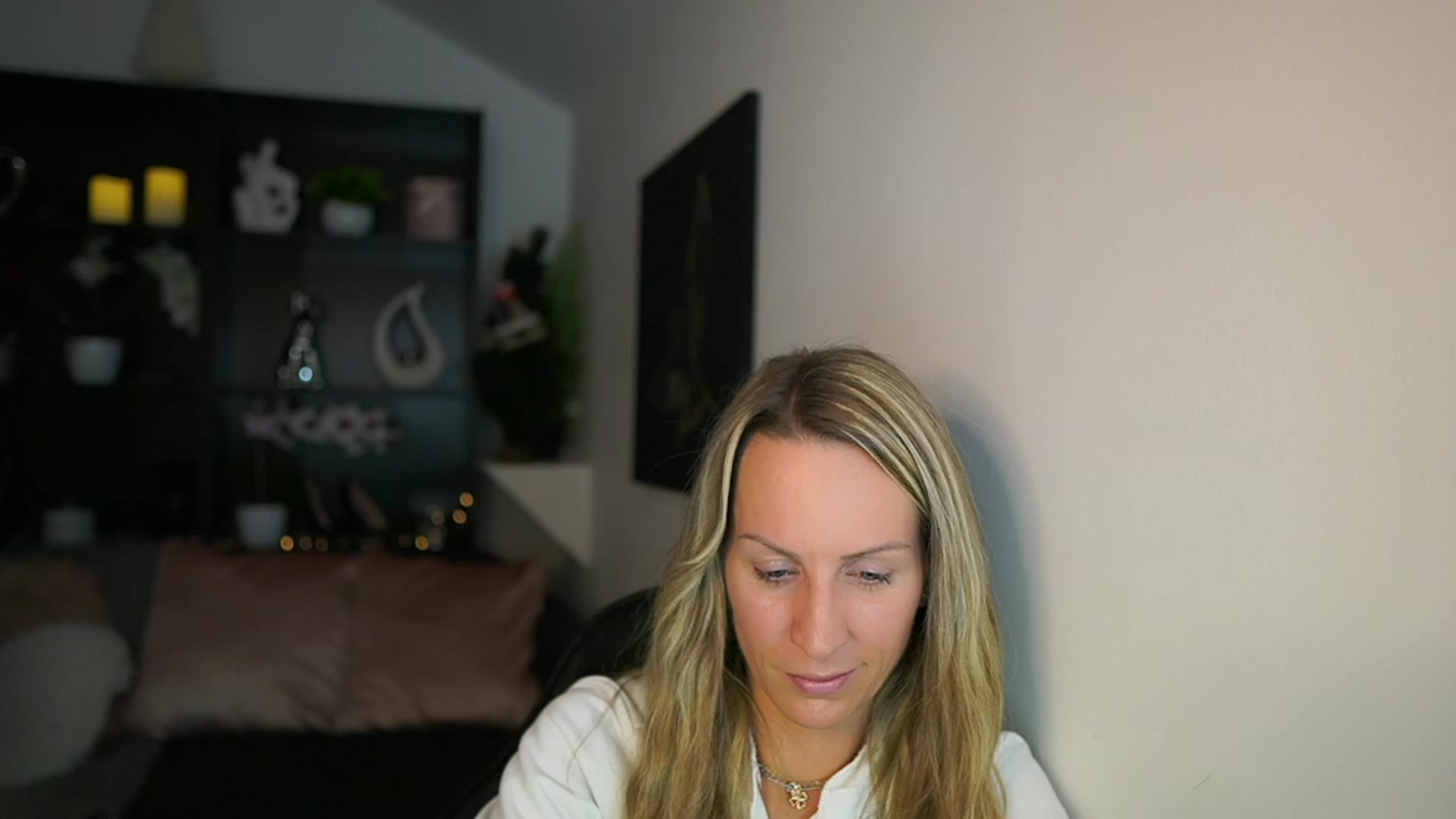 Gallery image thumbnail from Nikki__Sexx__'s myfreecams stream on, 12/05/2023, 22:11 image 13 of 20