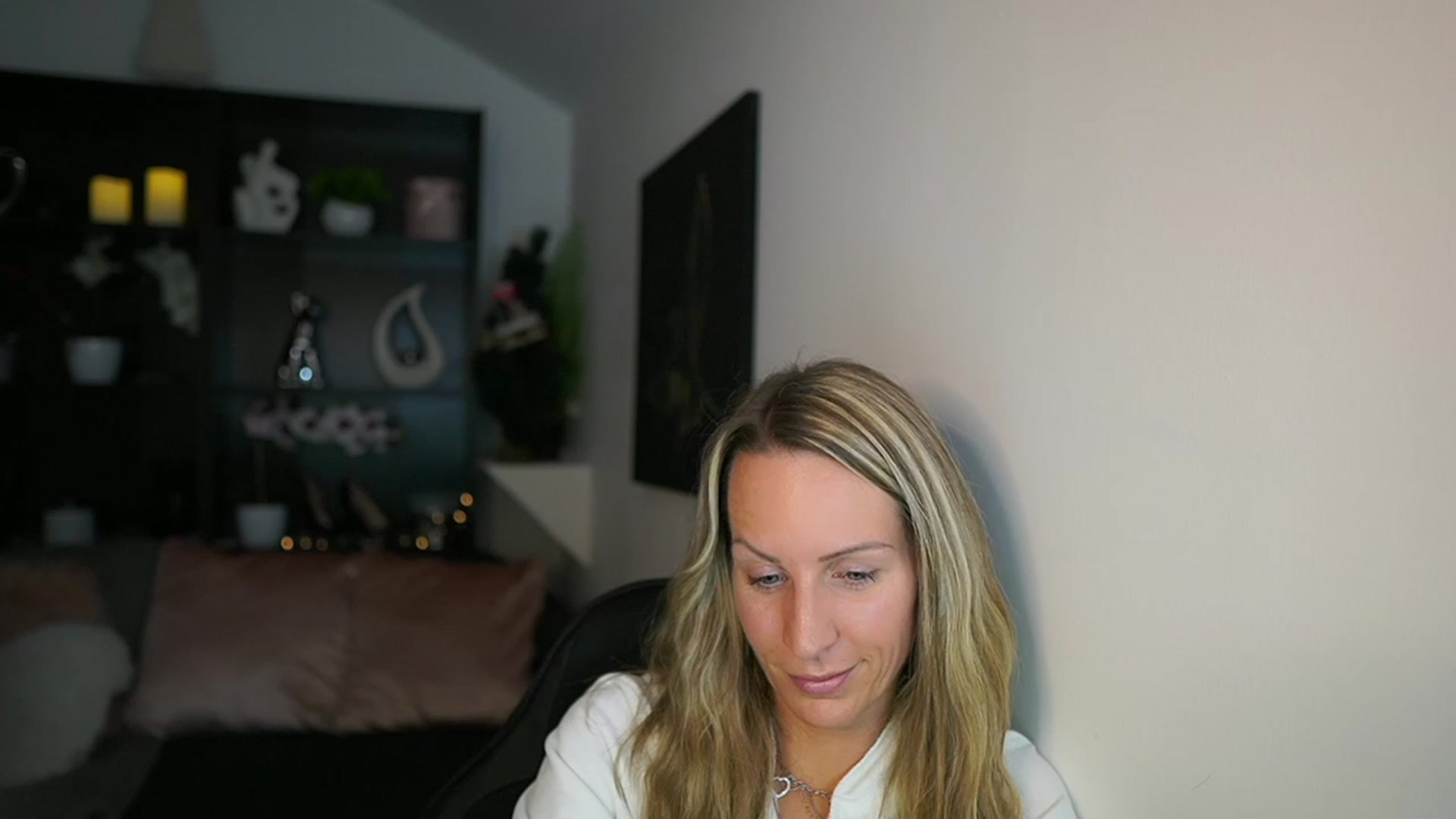 Gallery image thumbnail from Nikki__Sexx__'s myfreecams stream on, 12/05/2023, 22:11 image 19 of 20