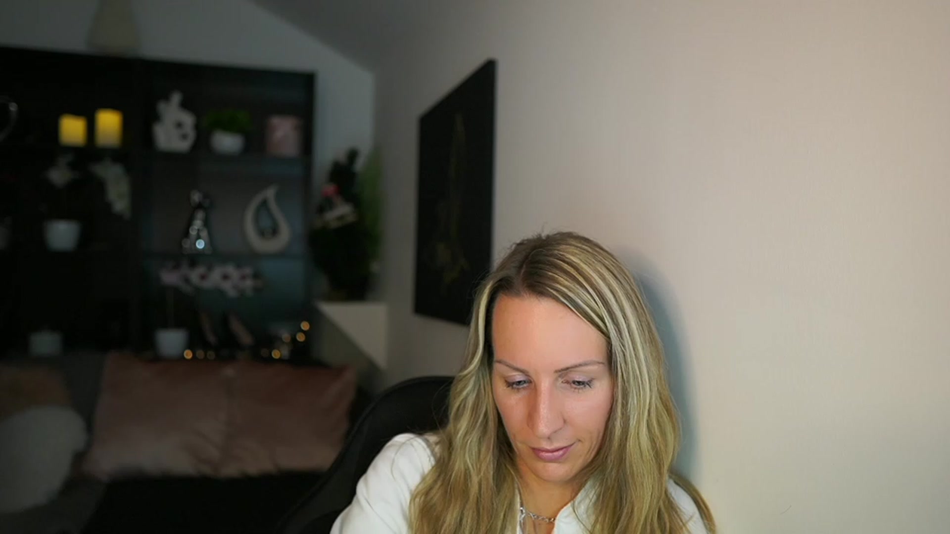 Gallery image thumbnail from Nikki__Sexx__'s myfreecams stream on, 12/05/2023, 22:11 image 18 of 20