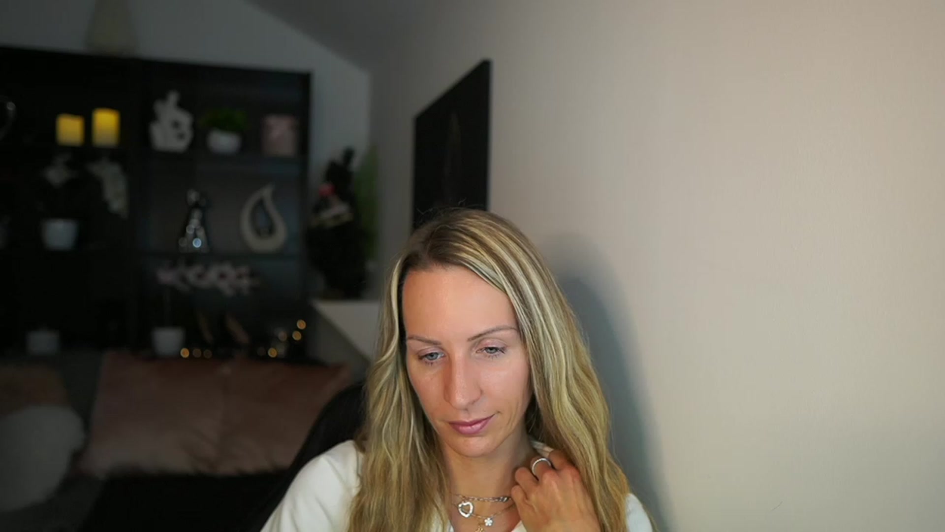 Gallery image thumbnail from Nikki__Sexx__'s myfreecams stream on, 12/05/2023, 23:48 image 5 of 20