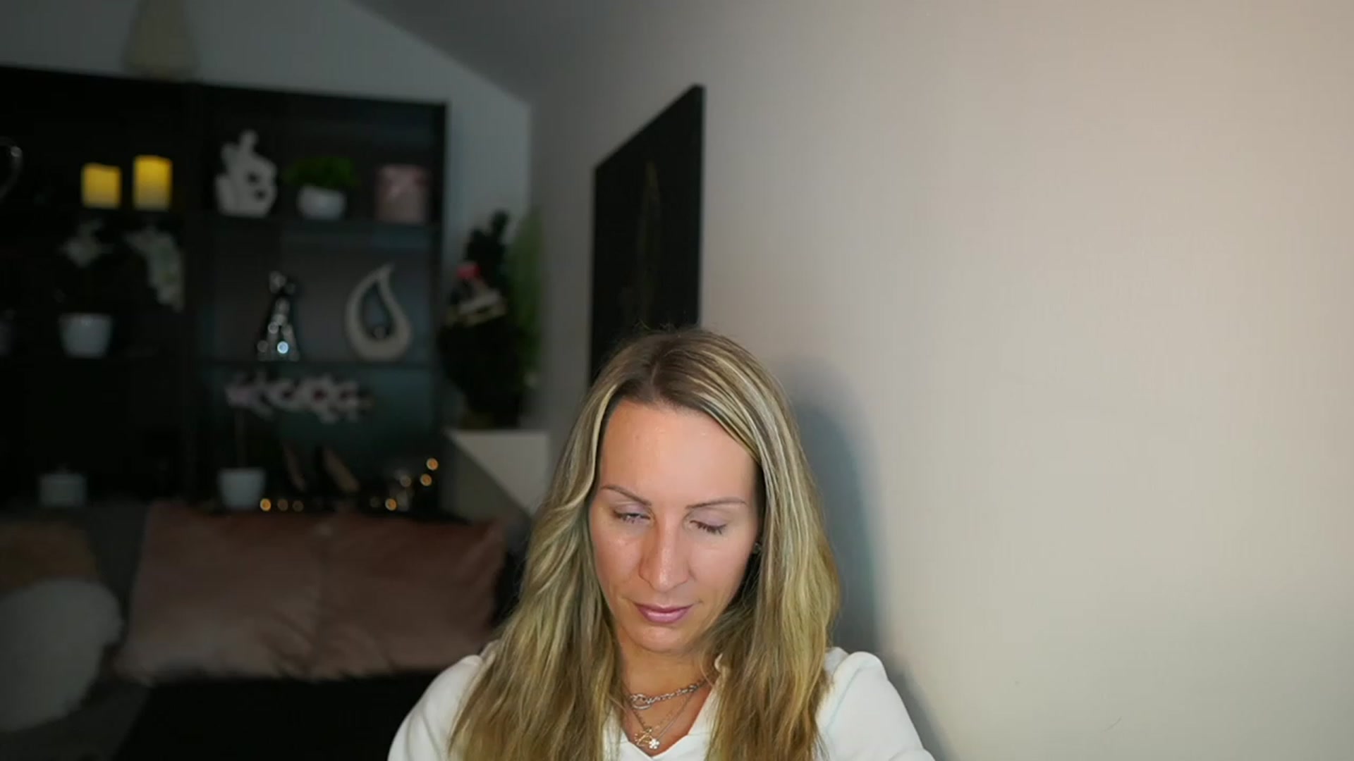 Gallery image thumbnail from Nikki__Sexx__'s myfreecams stream on, 12/05/2023, 23:48 image 13 of 20