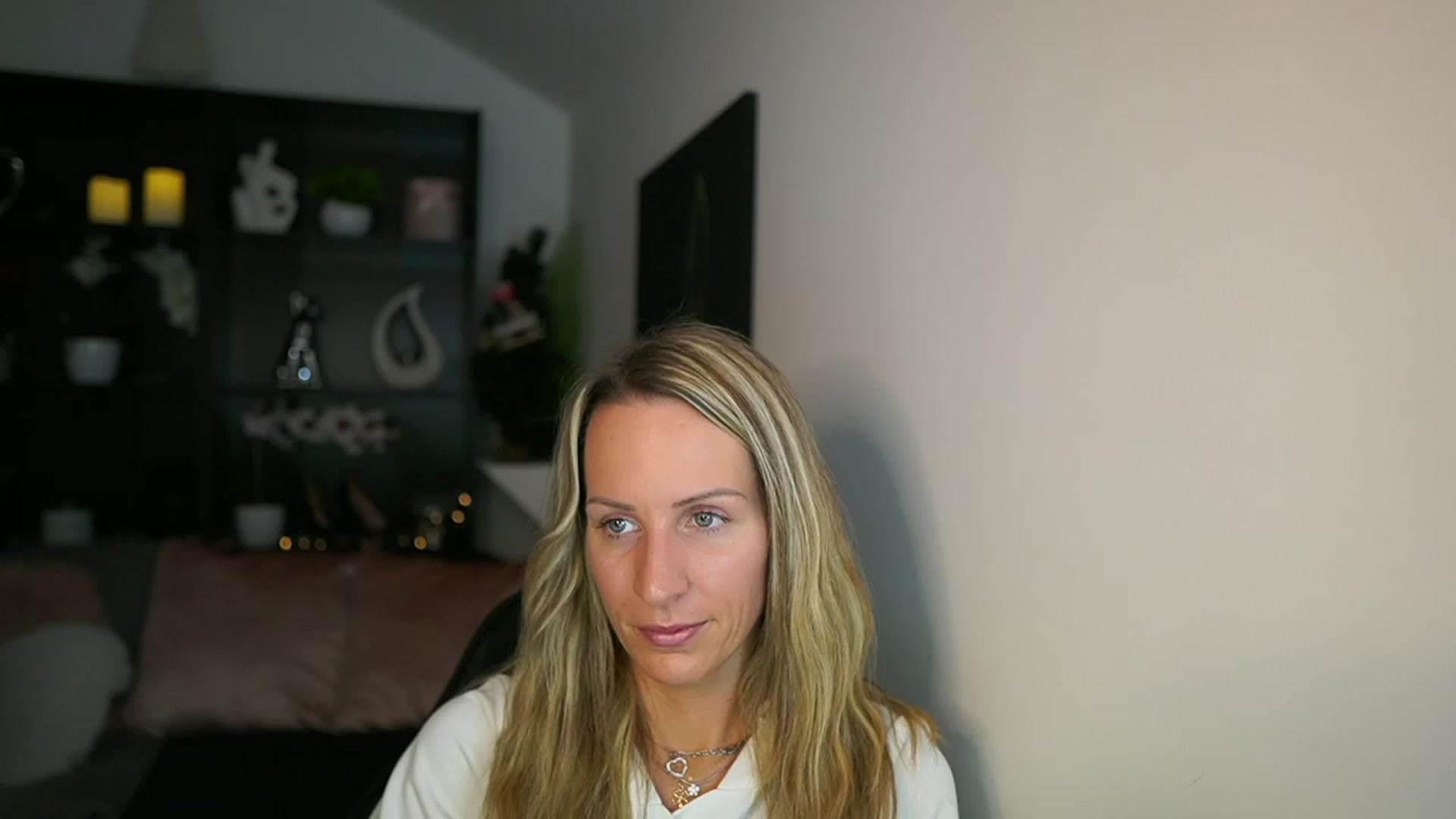 Gallery image thumbnail from Nikki__Sexx__'s myfreecams stream on, 12/05/2023, 23:48 image 15 of 20