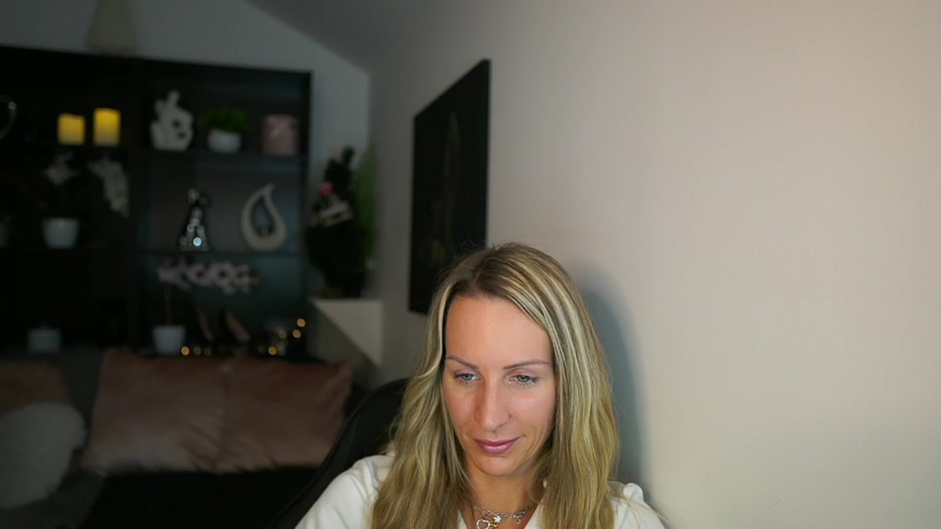 Gallery image thumbnail from Nikki__Sexx__'s myfreecams stream on, 12/05/2023, 23:48 image 10 of 20