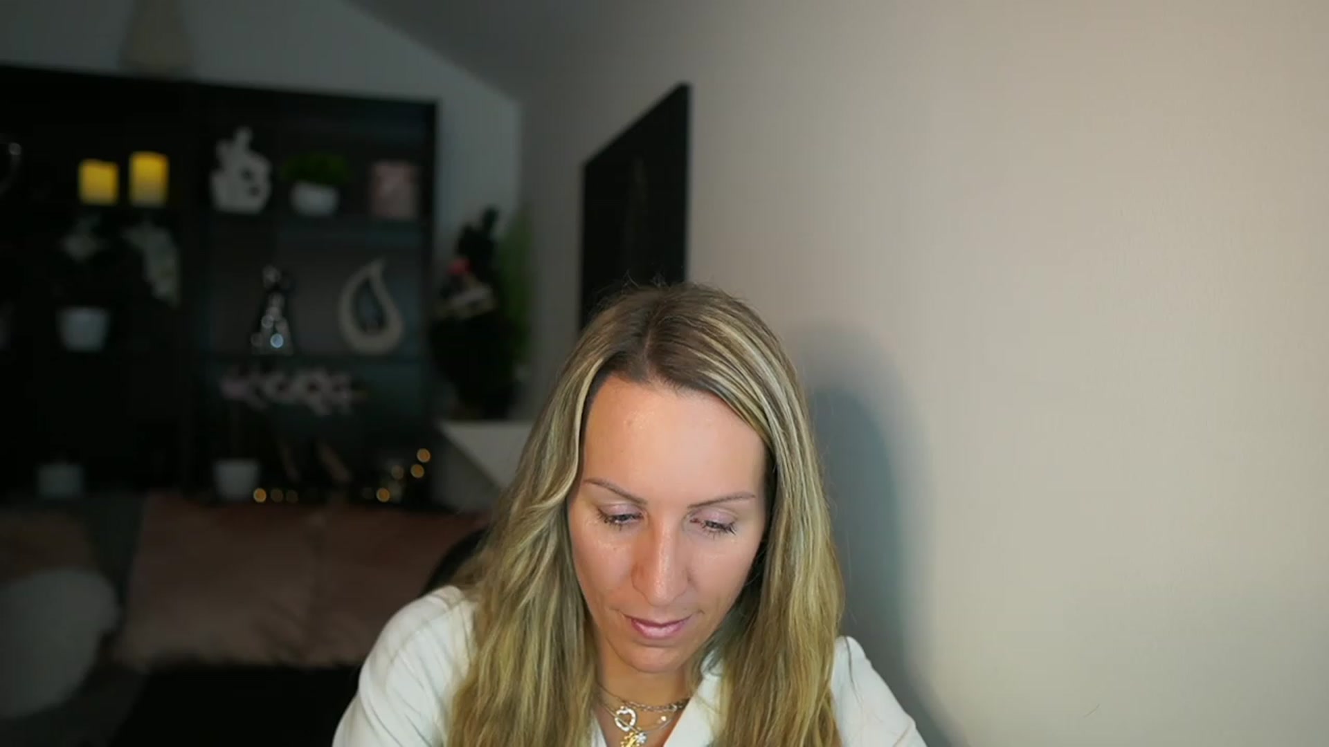 Gallery image thumbnail from Nikki__Sexx__'s myfreecams stream on, 12/05/2023, 23:48 image 16 of 20