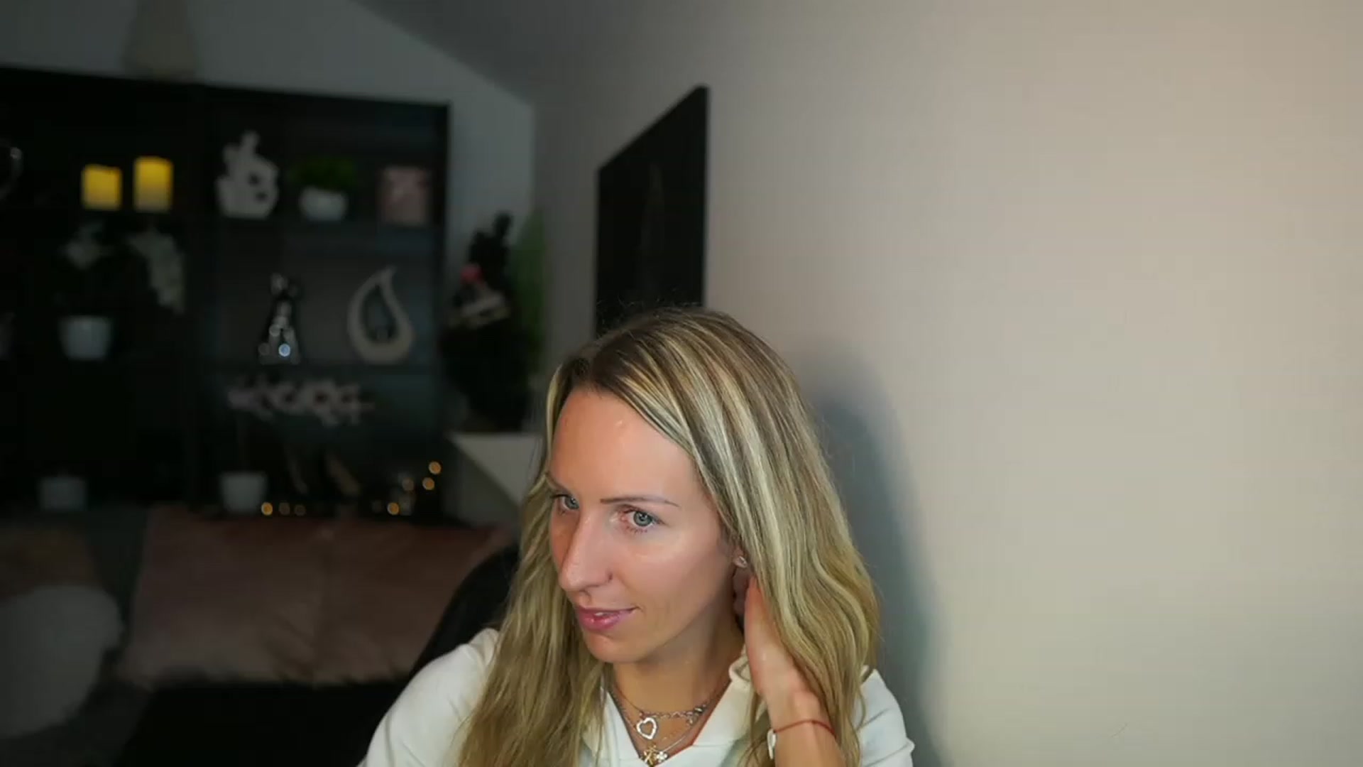 Gallery image thumbnail from Nikki__Sexx__'s myfreecams stream on, 12/05/2023, 23:48 image 14 of 20