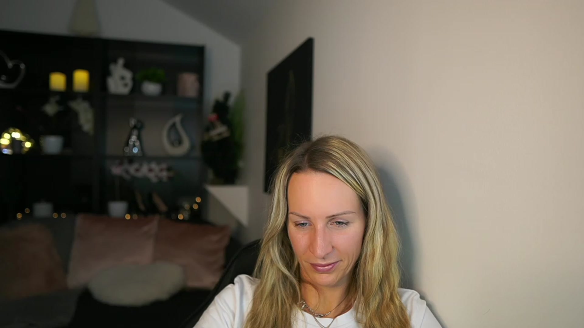 Gallery image thumbnail from Nikki__Sexx__'s myfreecams stream on, 12/11/2023, 20:13 image 19 of 20