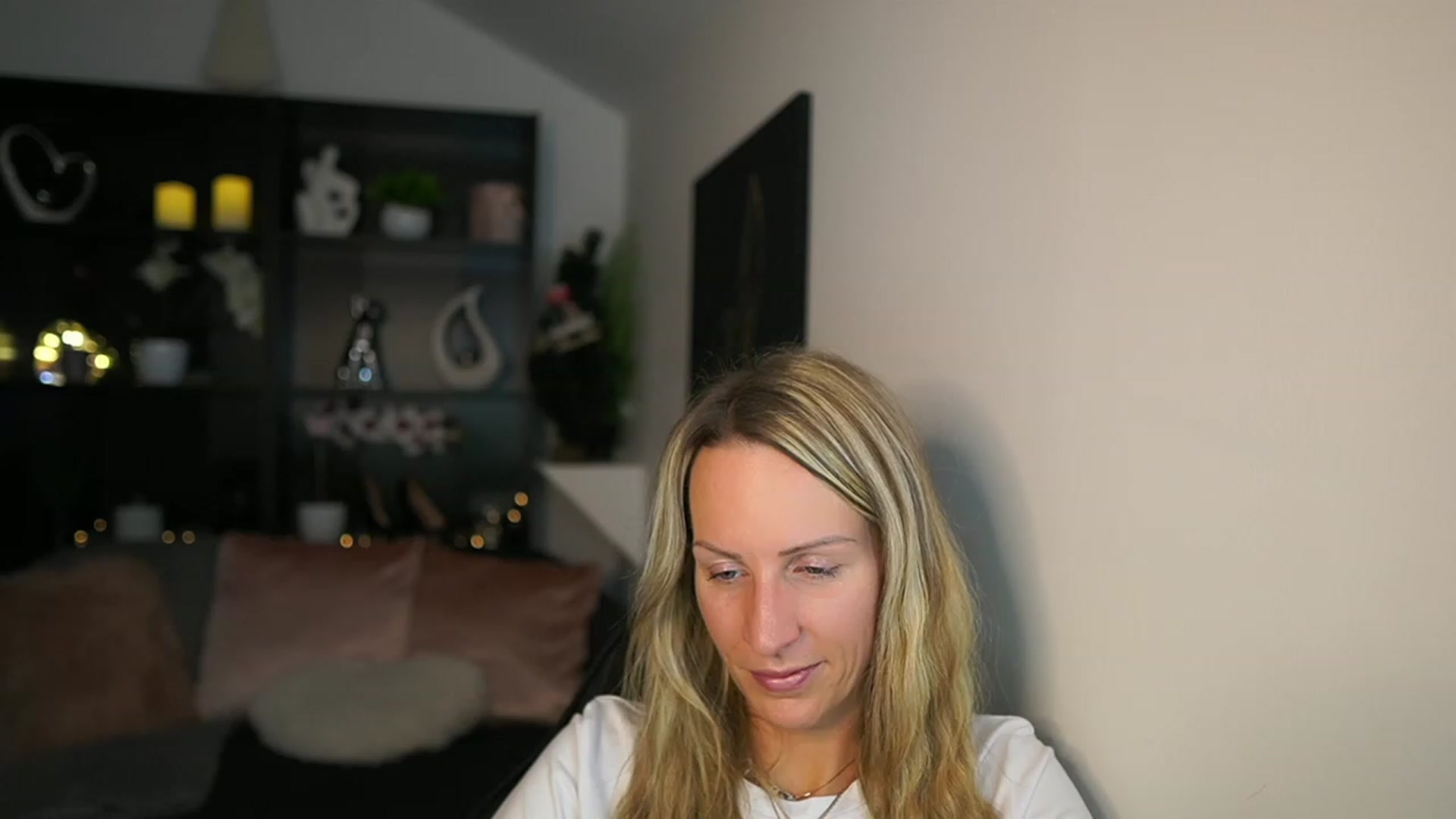 Gallery image thumbnail from Nikki__Sexx__'s myfreecams stream on, 12/11/2023, 20:13 image 16 of 20