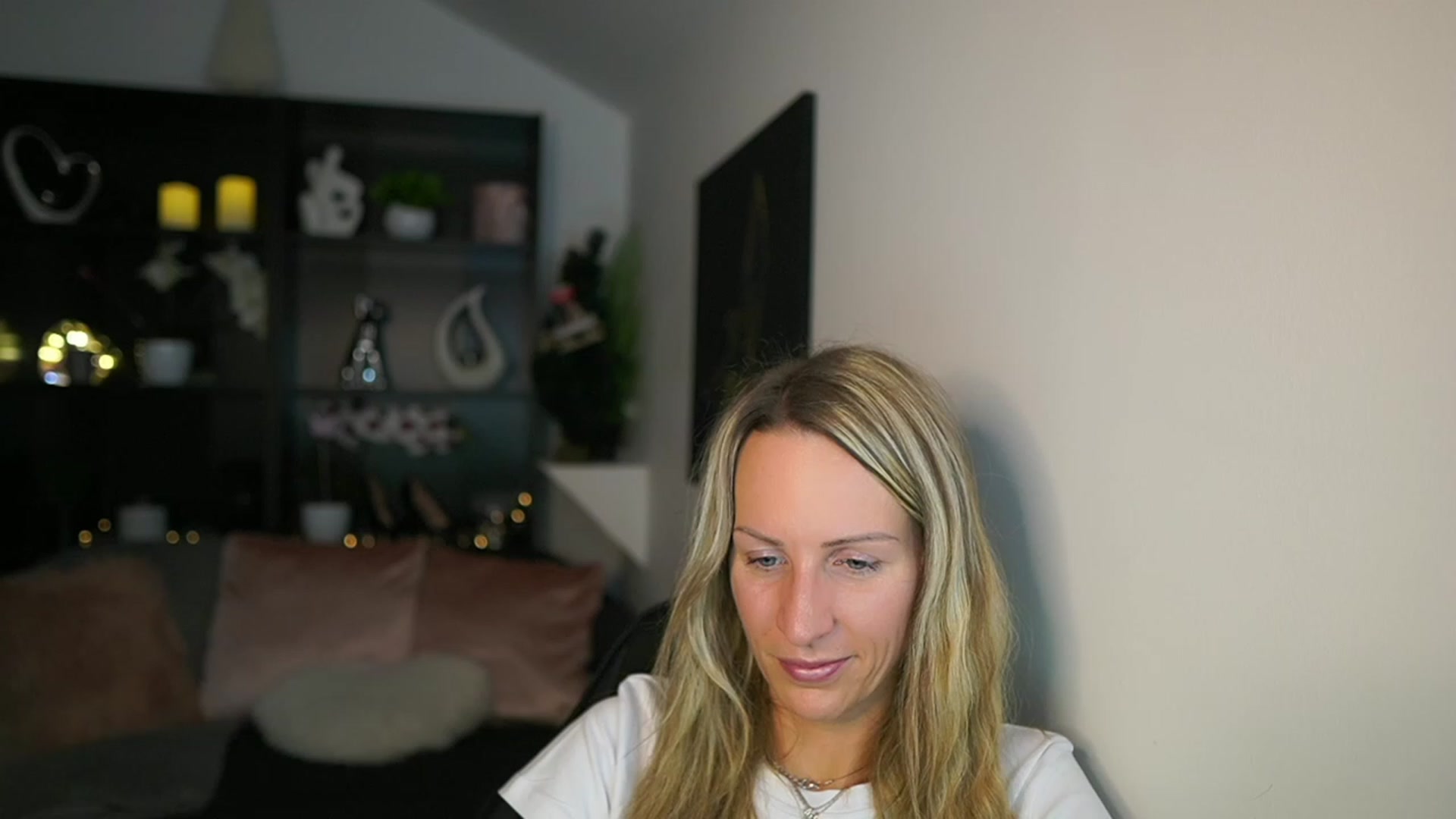Gallery image thumbnail from Nikki__Sexx__'s myfreecams stream on, 12/11/2023, 20:13 image 14 of 20