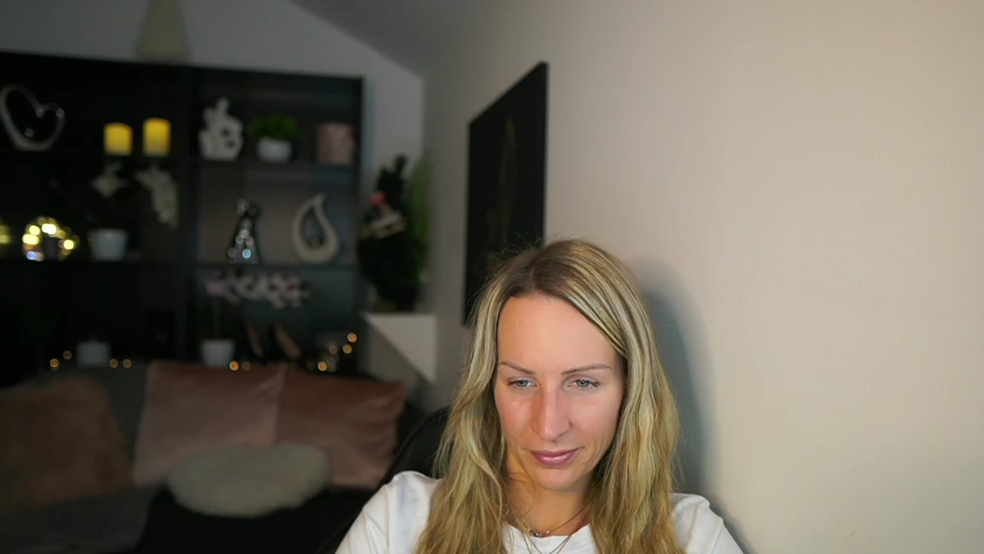 Gallery image thumbnail from Nikki__Sexx__'s myfreecams stream on, 12/11/2023, 20:13 image 15 of 20