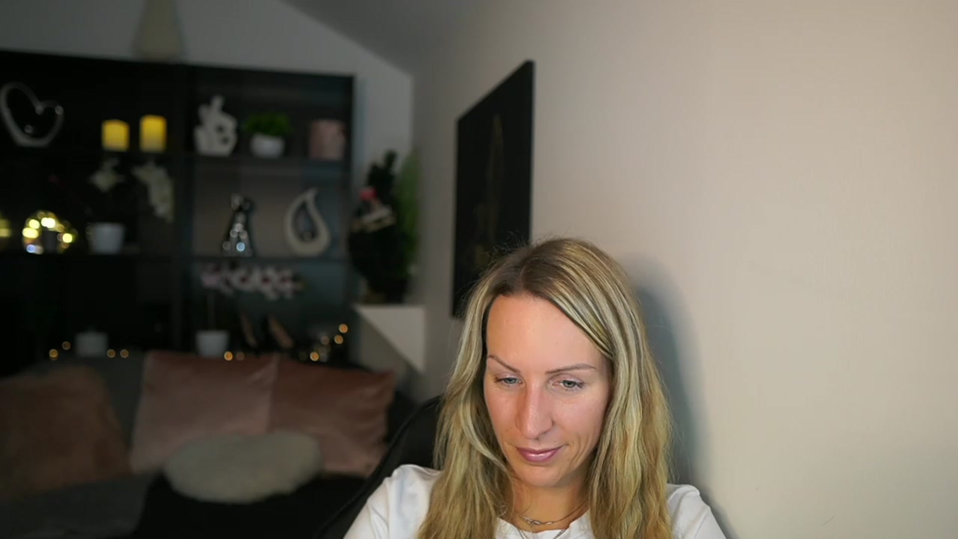 Gallery image thumbnail from Nikki__Sexx__'s myfreecams stream on, 12/11/2023, 20:13 image 17 of 20