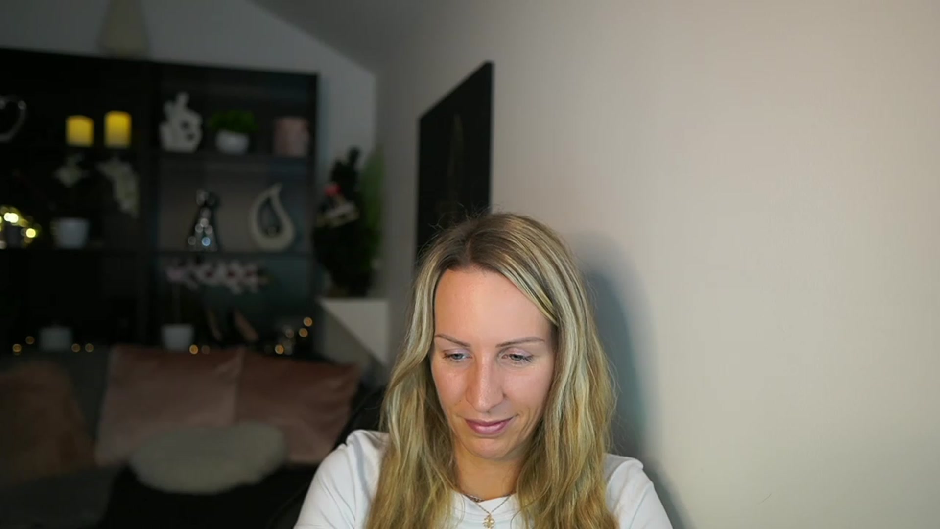 Gallery image thumbnail from Nikki__Sexx__'s myfreecams stream on, 12/11/2023, 21:18 image 15 of 20