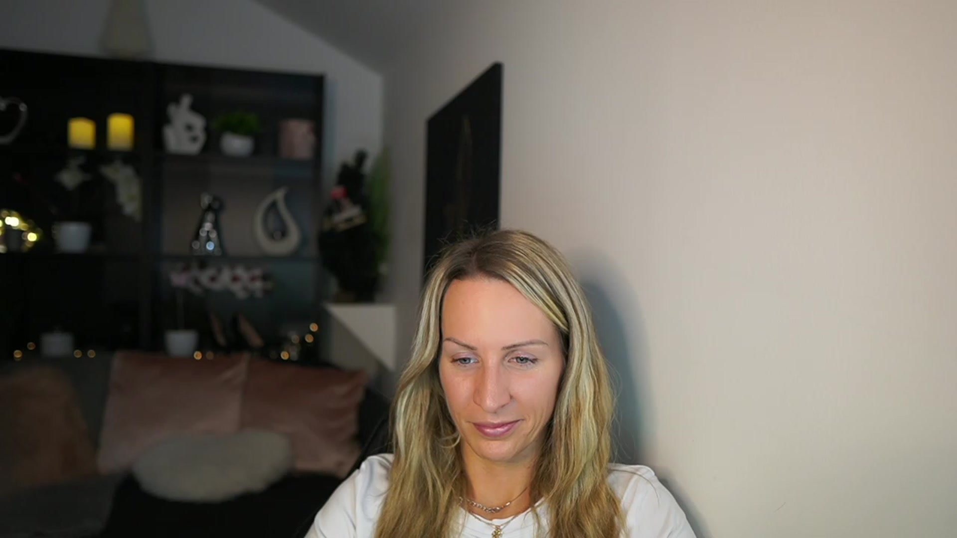 Gallery image thumbnail from Nikki__Sexx__'s myfreecams stream on, 12/11/2023, 21:18 image 2 of 20