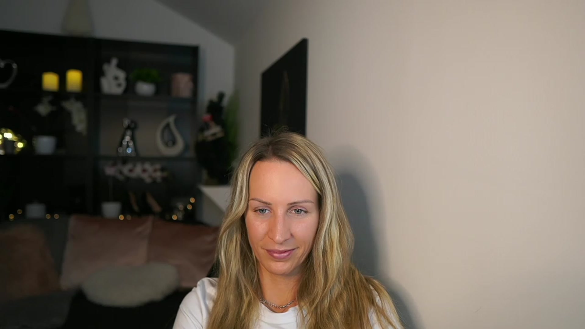 Gallery image thumbnail from Nikki__Sexx__'s myfreecams stream on, 12/11/2023, 21:18 image 16 of 20