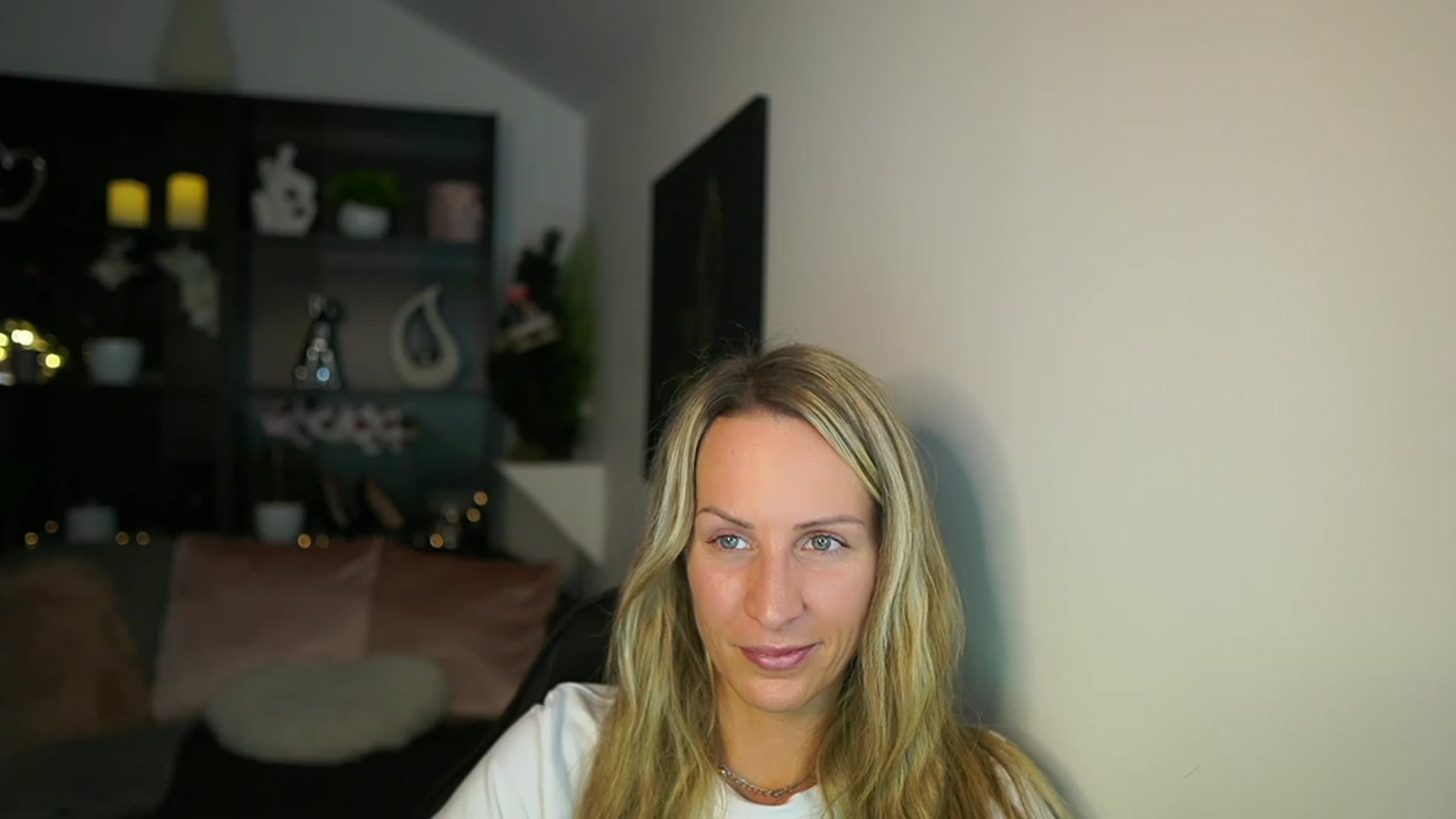 Gallery image thumbnail from Nikki__Sexx__'s myfreecams stream on, 12/11/2023, 21:18 image 19 of 20