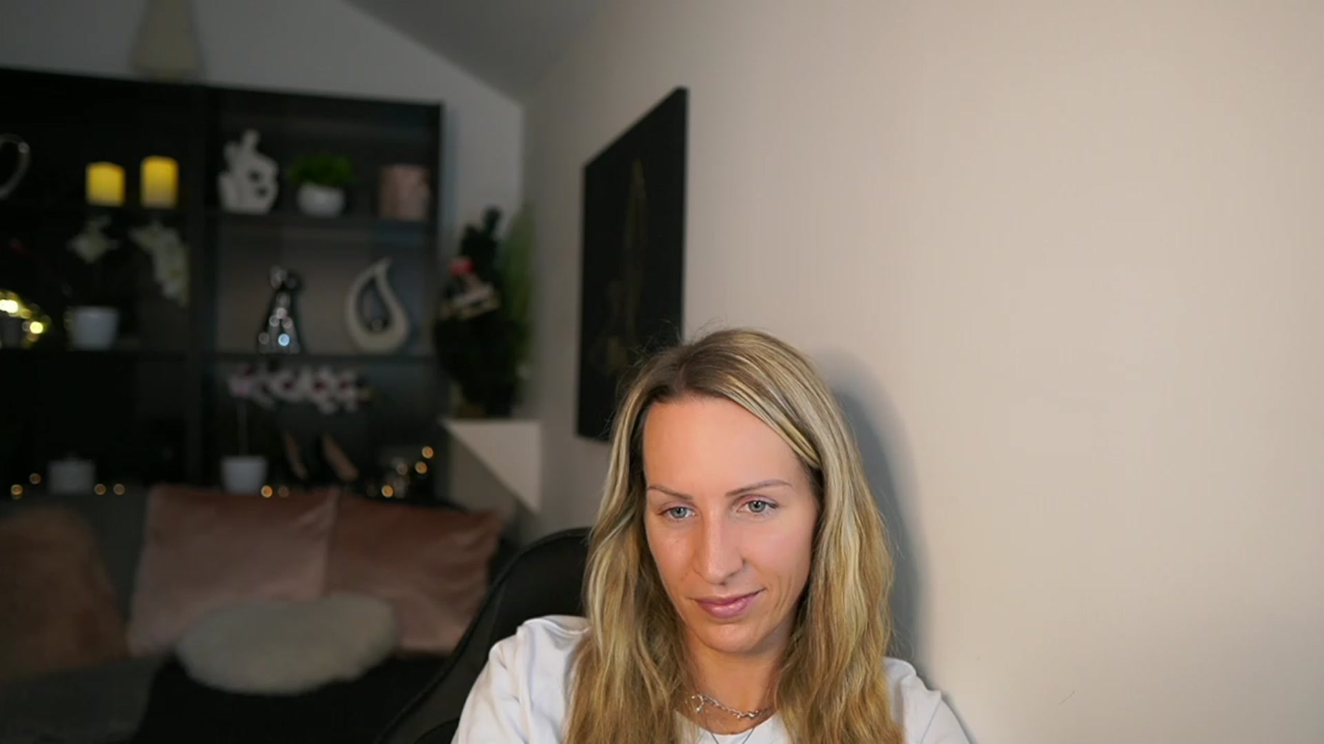Gallery image thumbnail from Nikki__Sexx__'s myfreecams stream on, 12/11/2023, 21:47 image 18 of 20