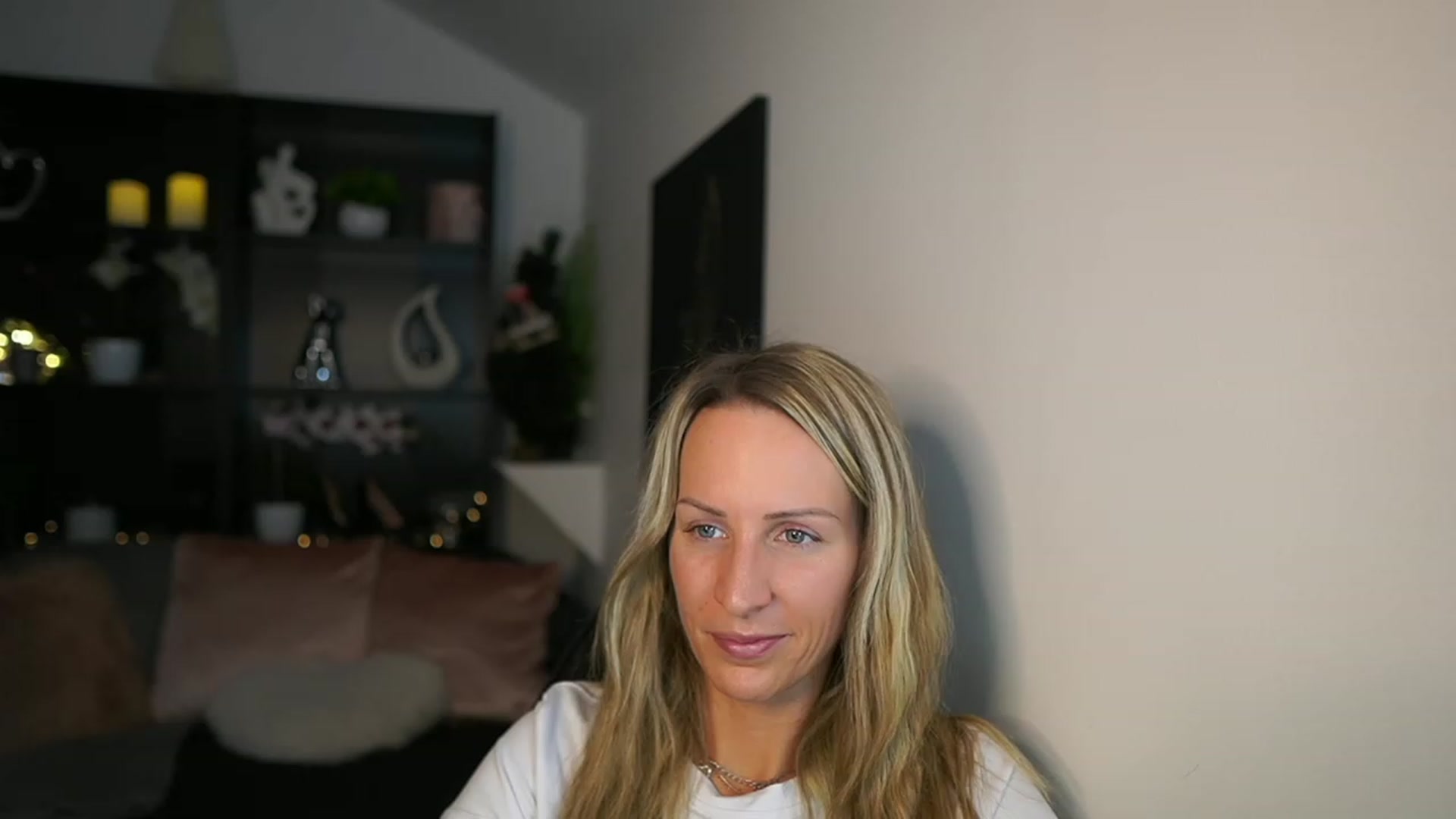 Gallery image thumbnail from Nikki__Sexx__'s myfreecams stream on, 12/11/2023, 21:47 image 1 of 20