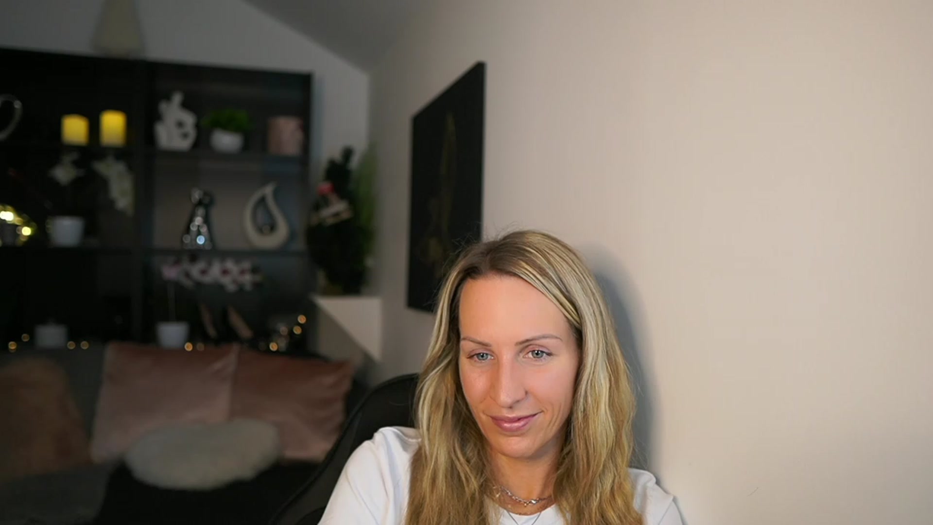 Gallery image thumbnail from Nikki__Sexx__'s myfreecams stream on, 12/11/2023, 21:47 image 16 of 20